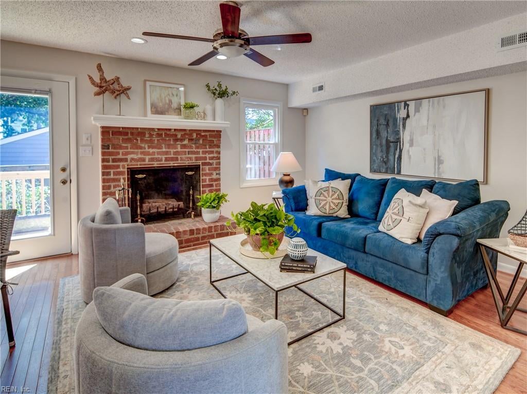 536 Lakewood CIR