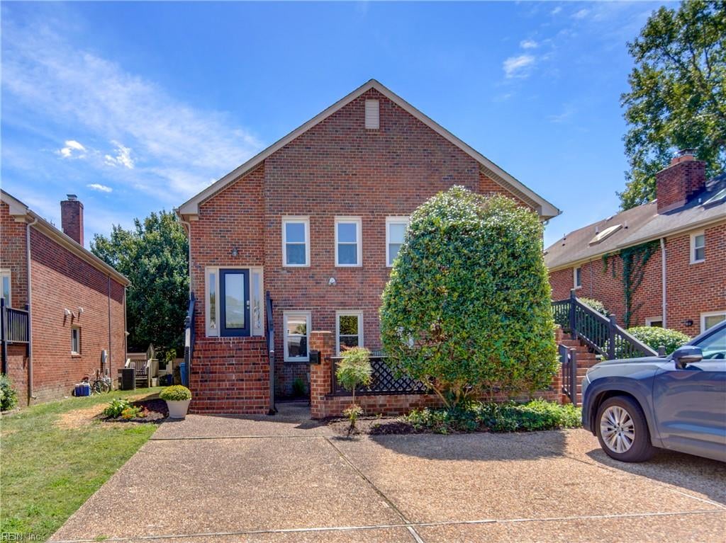 536 Lakewood CIR