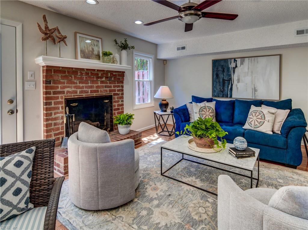 536 Lakewood CIR