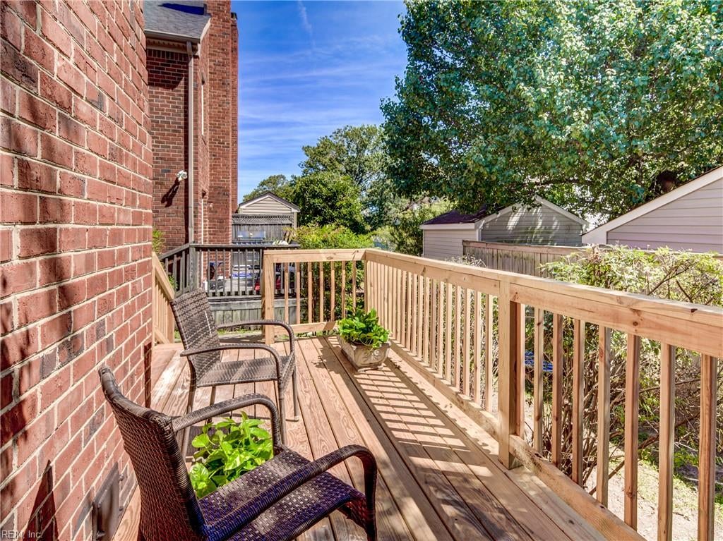 536 Lakewood CIR