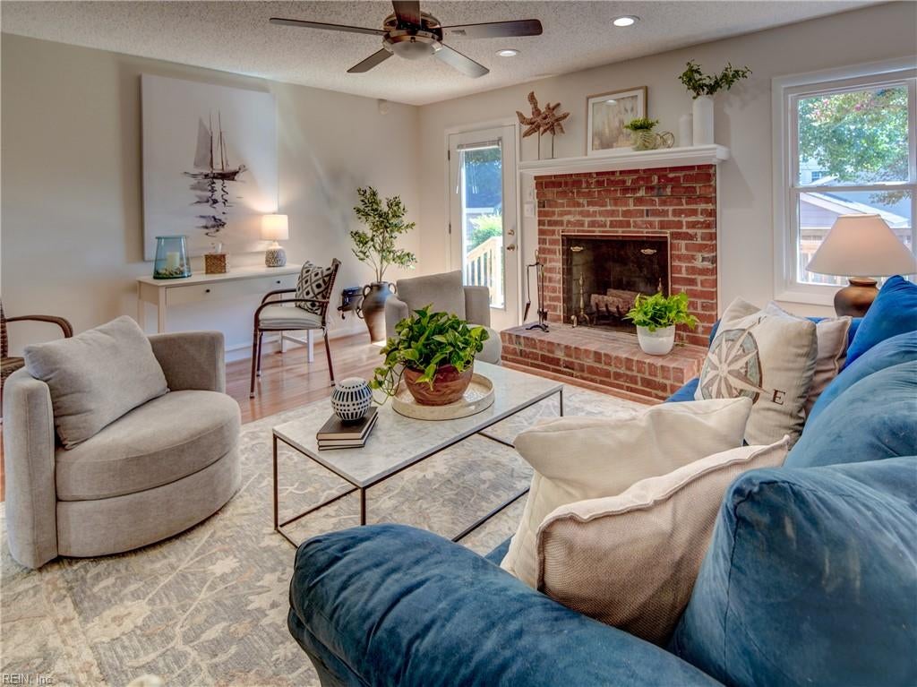 536 Lakewood CIR