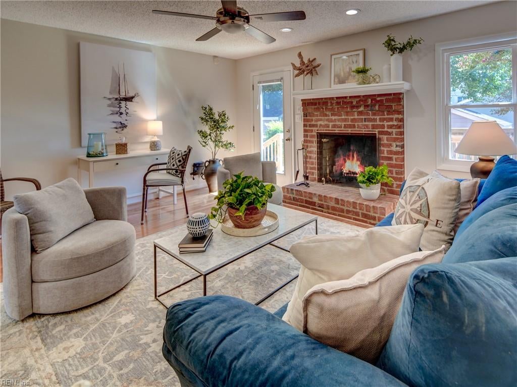 536 Lakewood CIR