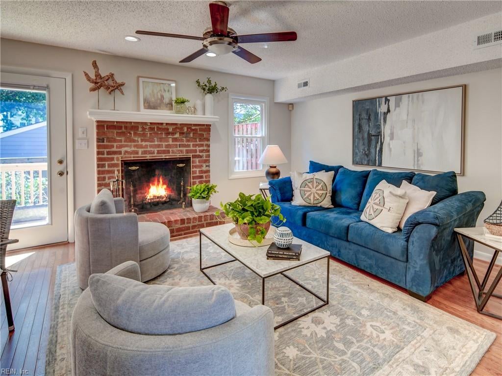 536 Lakewood CIR