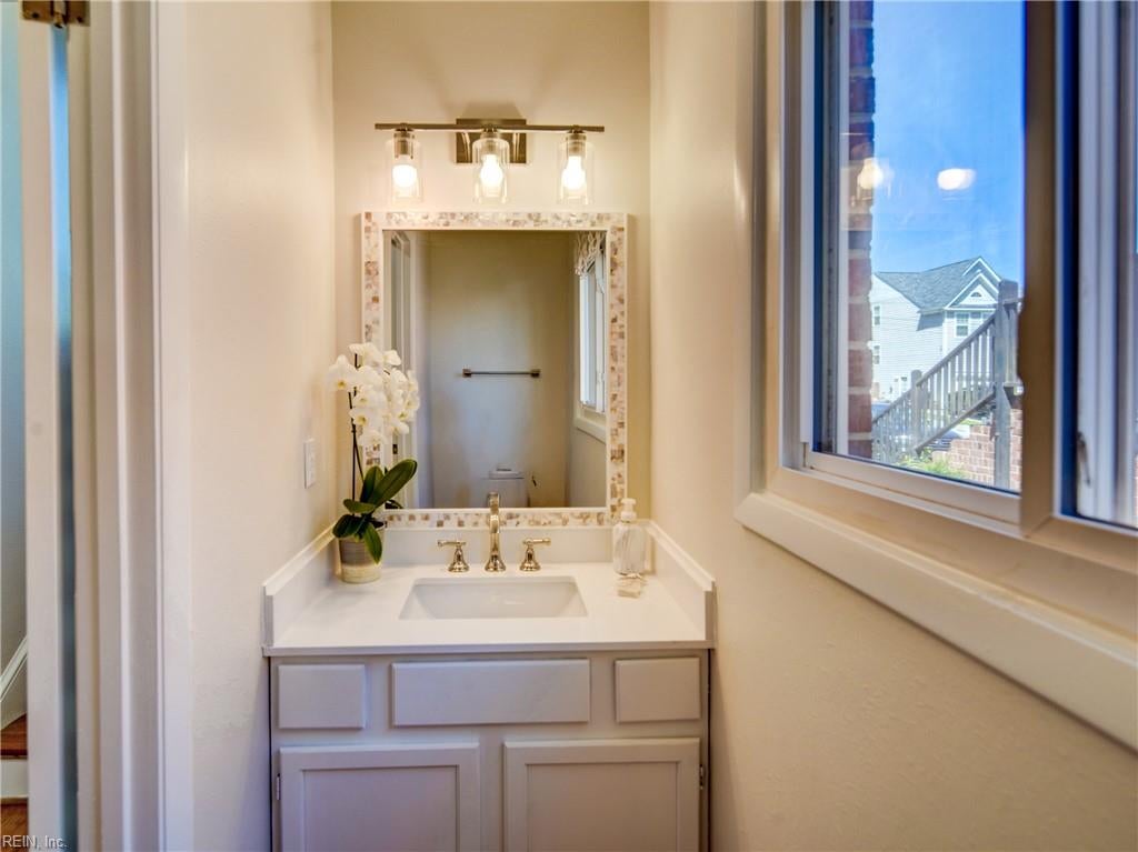 536 Lakewood CIR