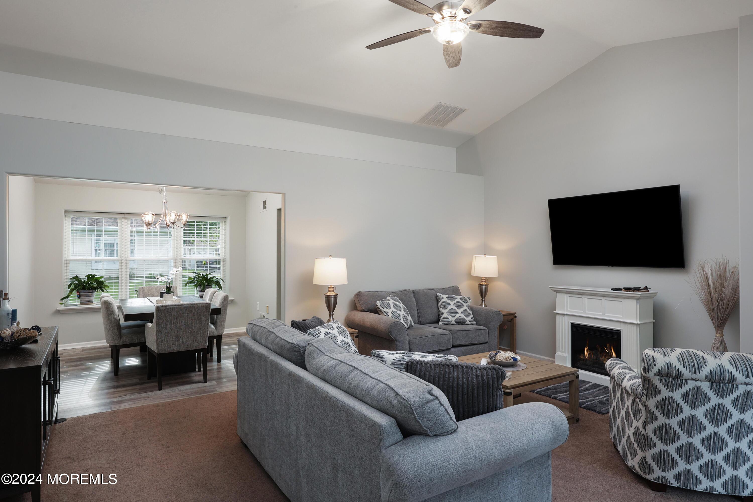 1001B Thornbury Lane