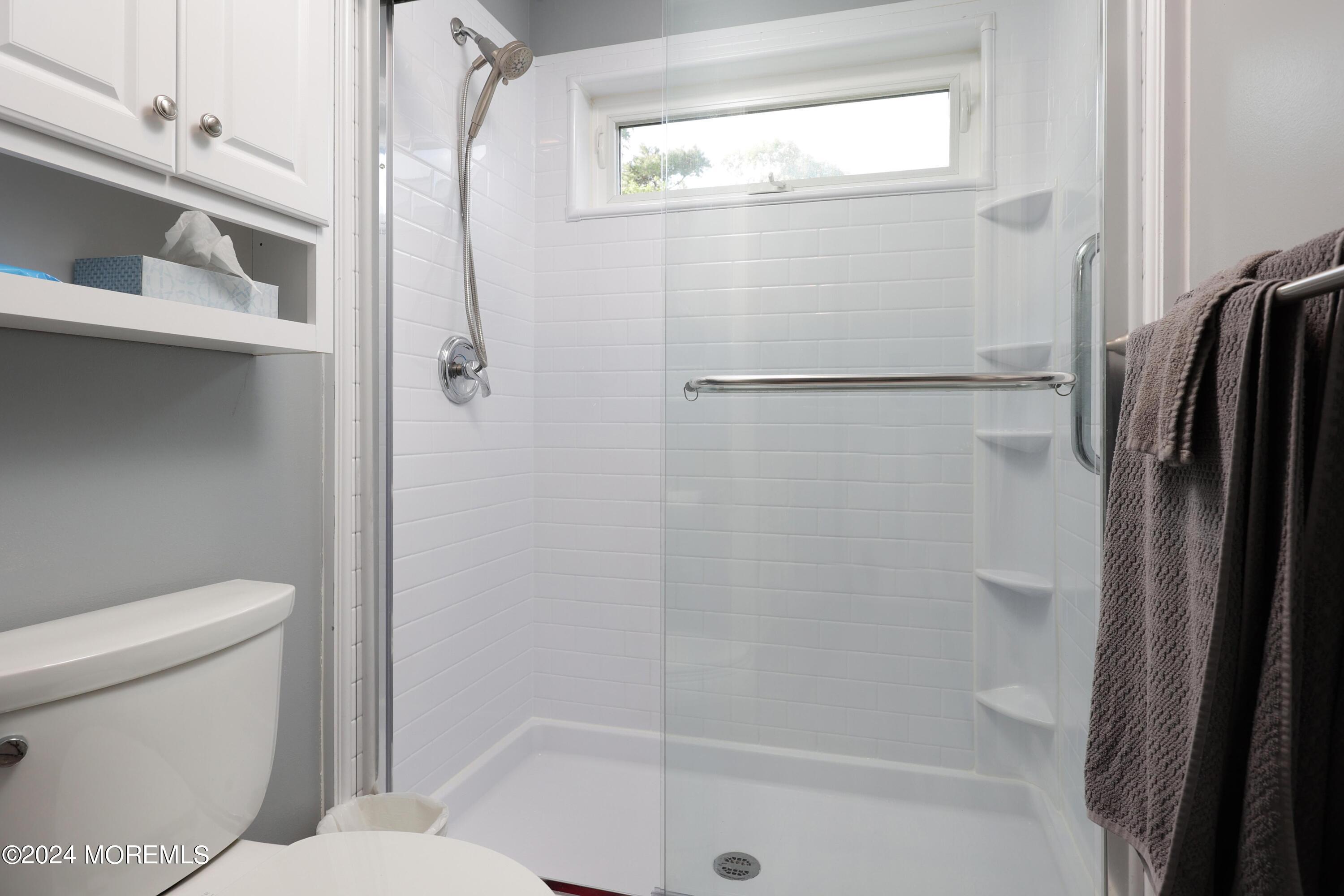 1001B Thornbury Lane