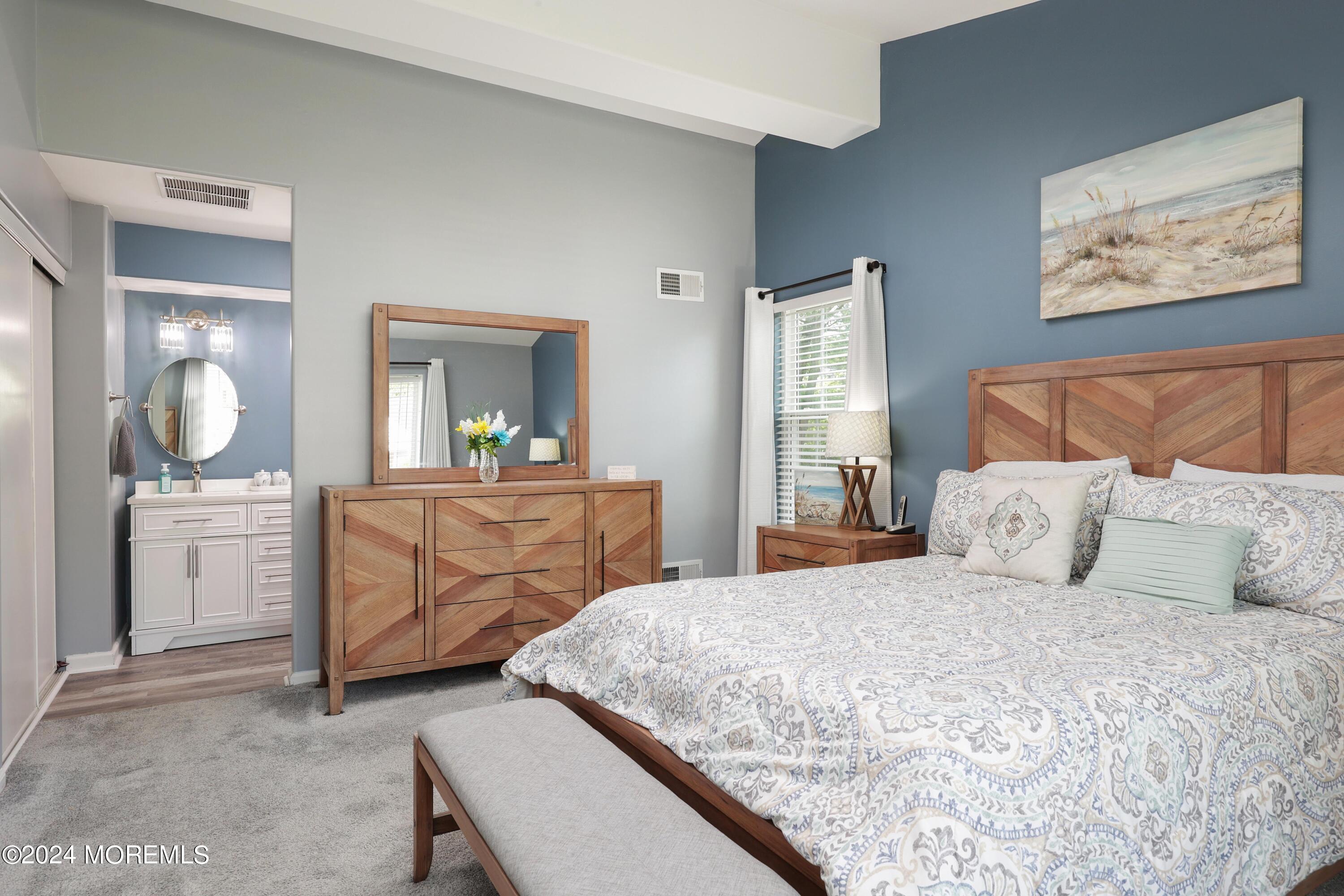 1001B Thornbury Lane