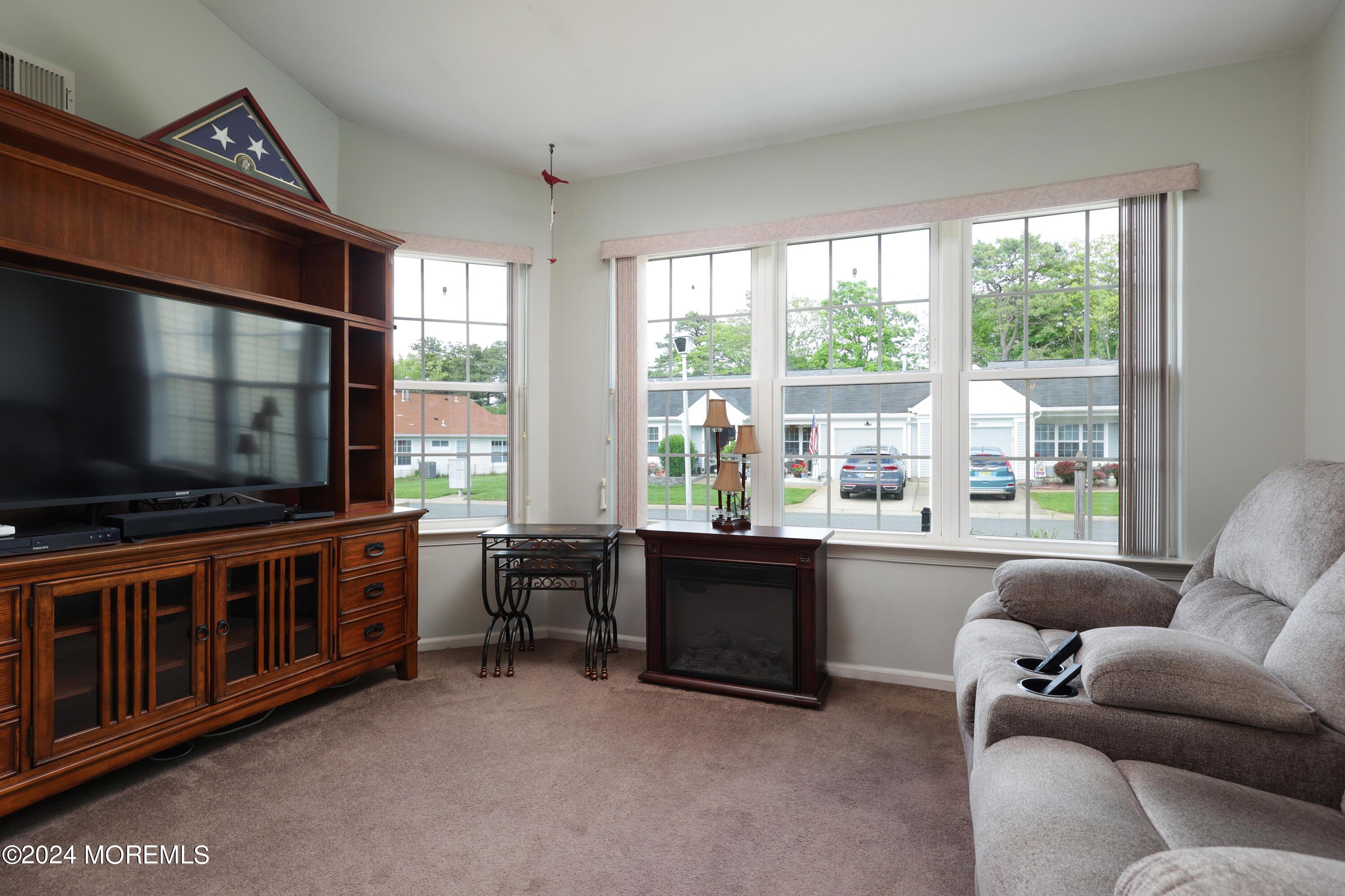 1001B Thornbury Lane