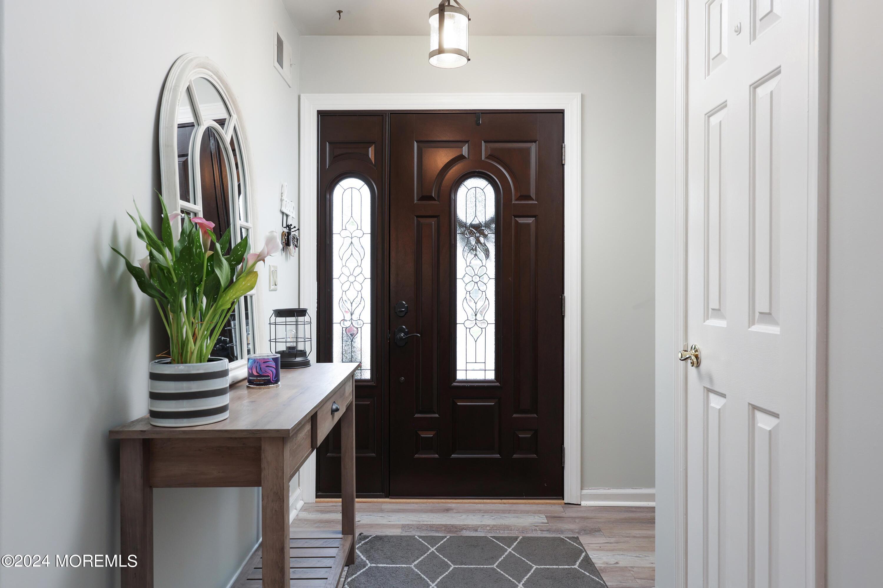 1001B Thornbury Lane