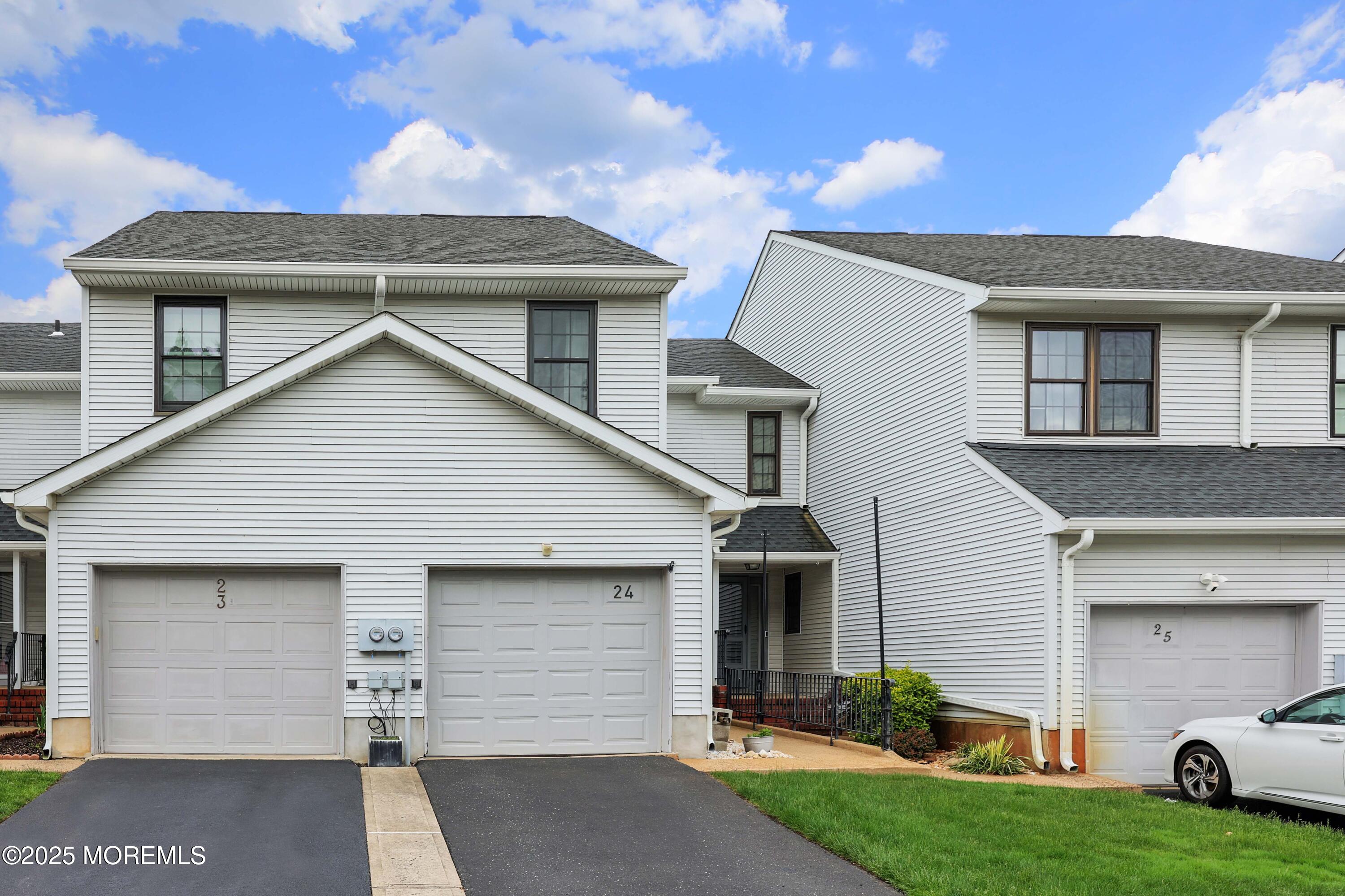 24 Chestnut Way, 2-4