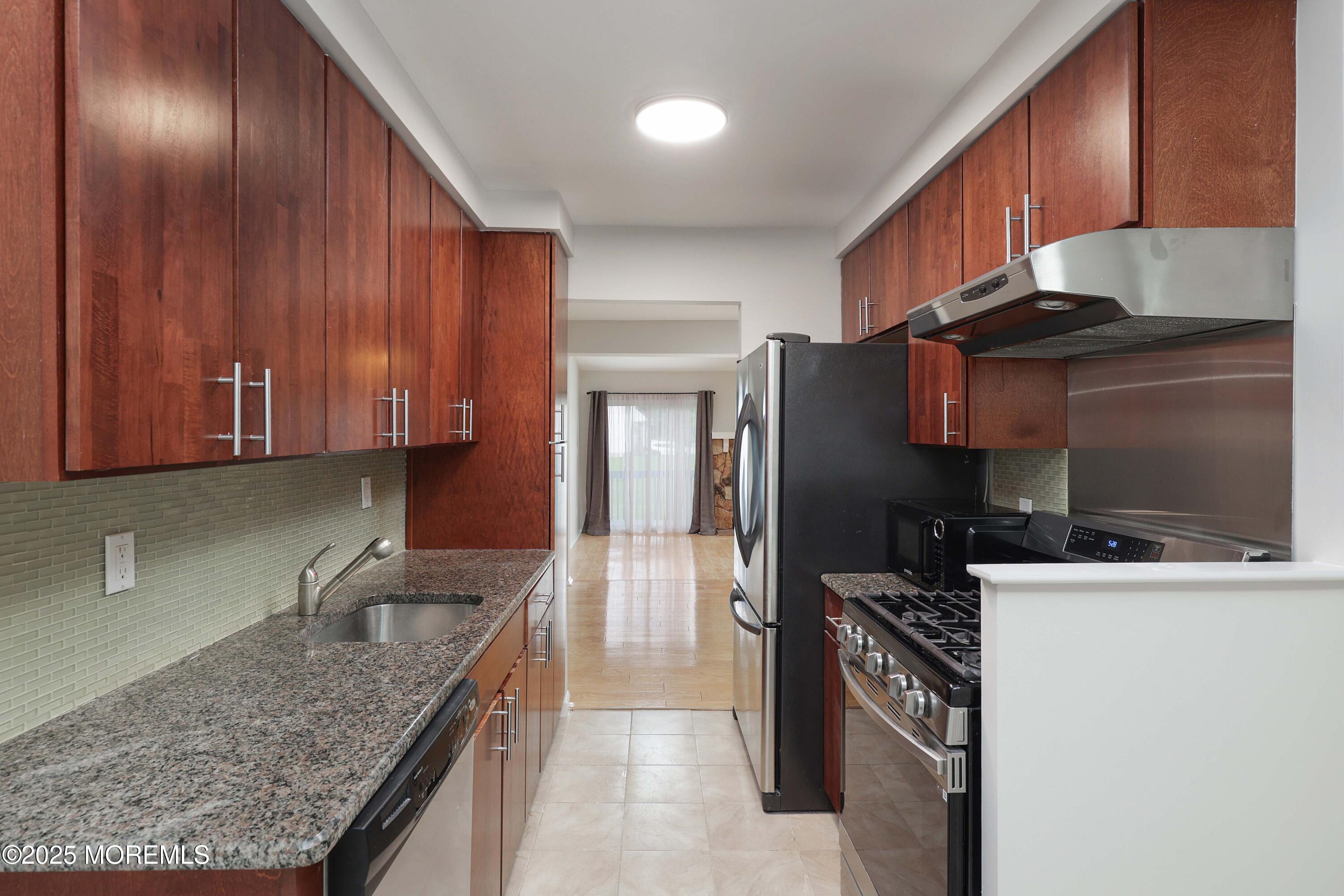 24 Chestnut Way, 2-4