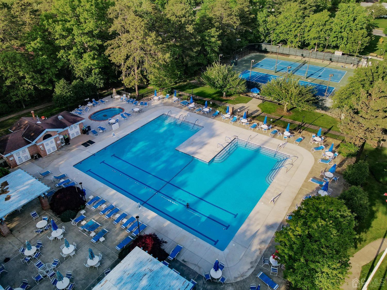 1001 Thornbury Lane # B