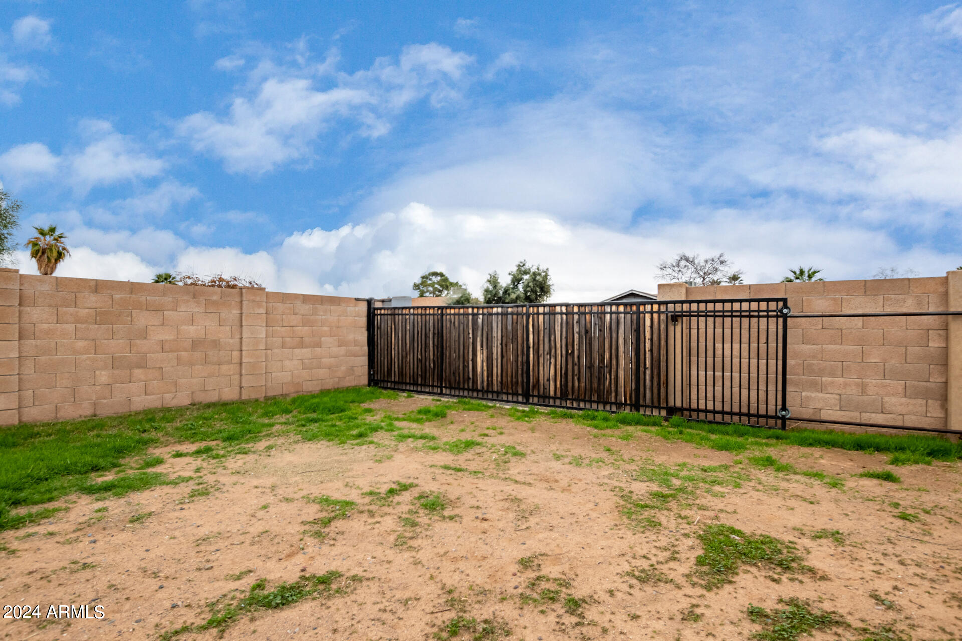 3402 W WILLOW Avenue