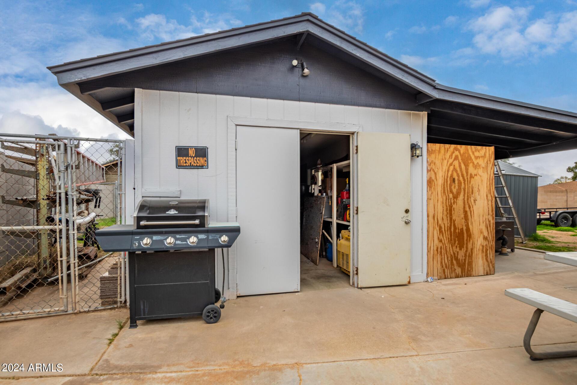 3402 W WILLOW Avenue