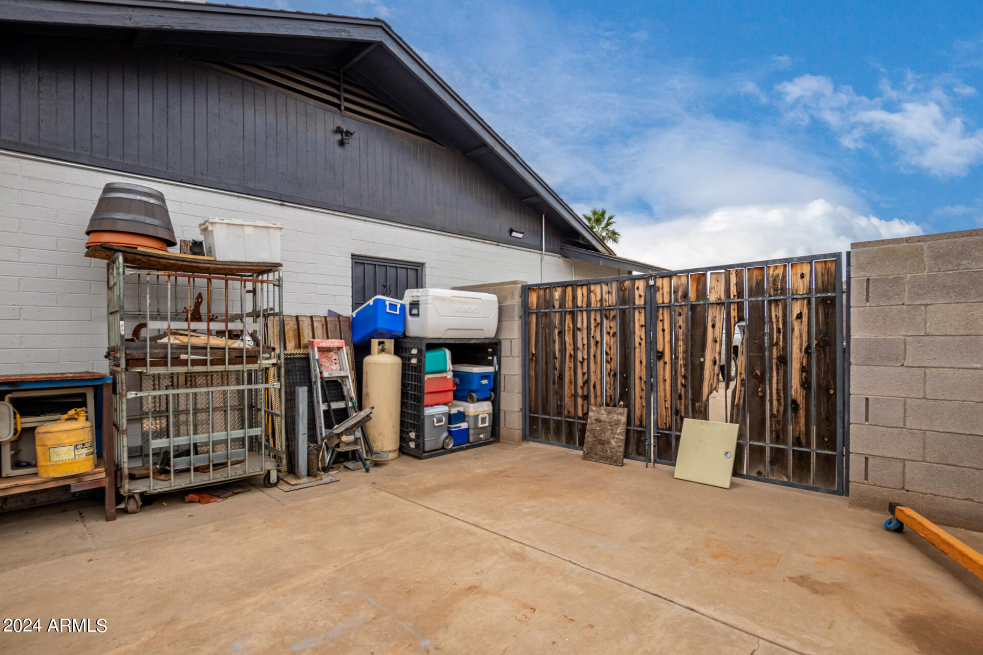 3402 W WILLOW Avenue