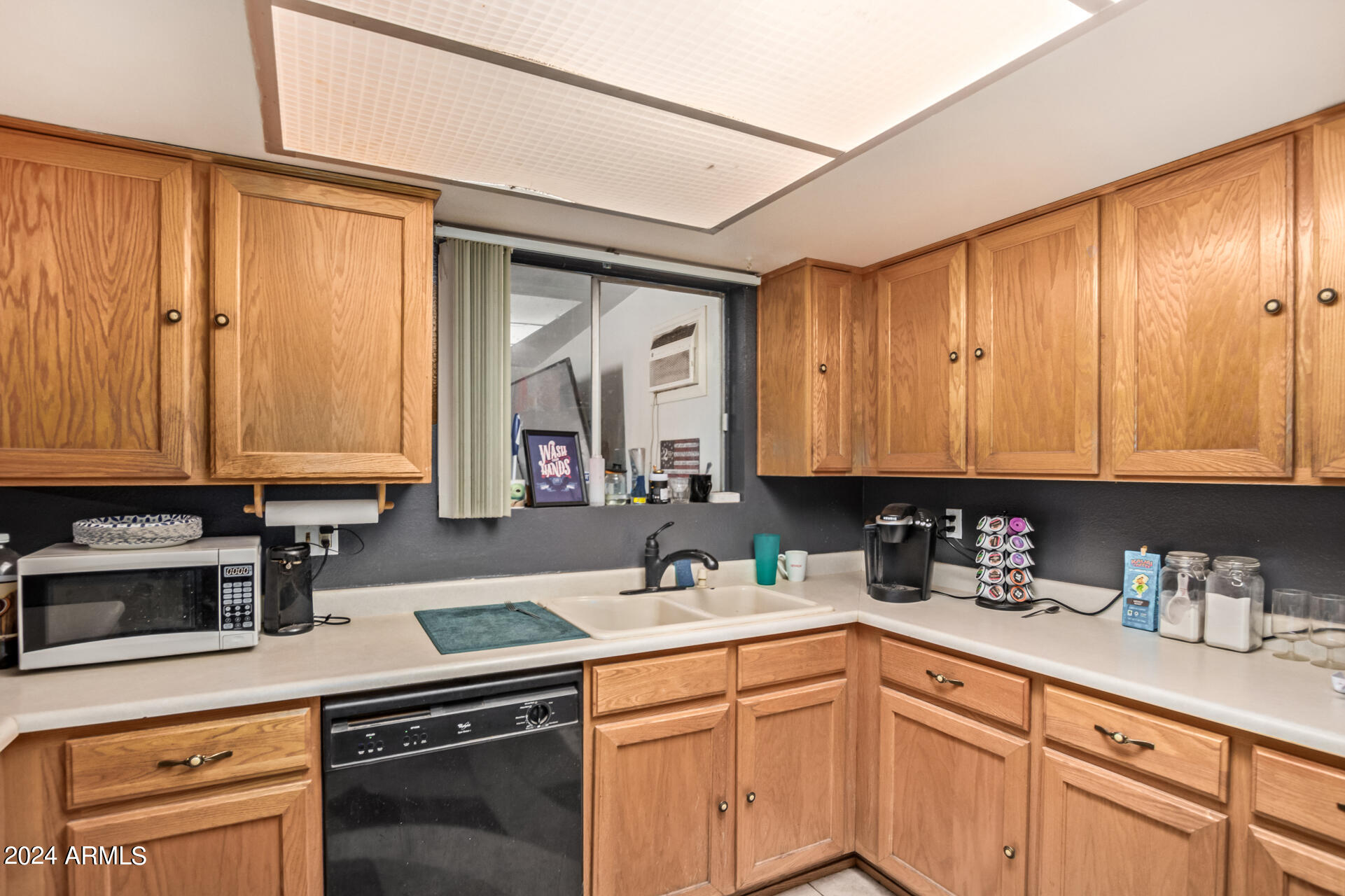 3402 W WILLOW Avenue