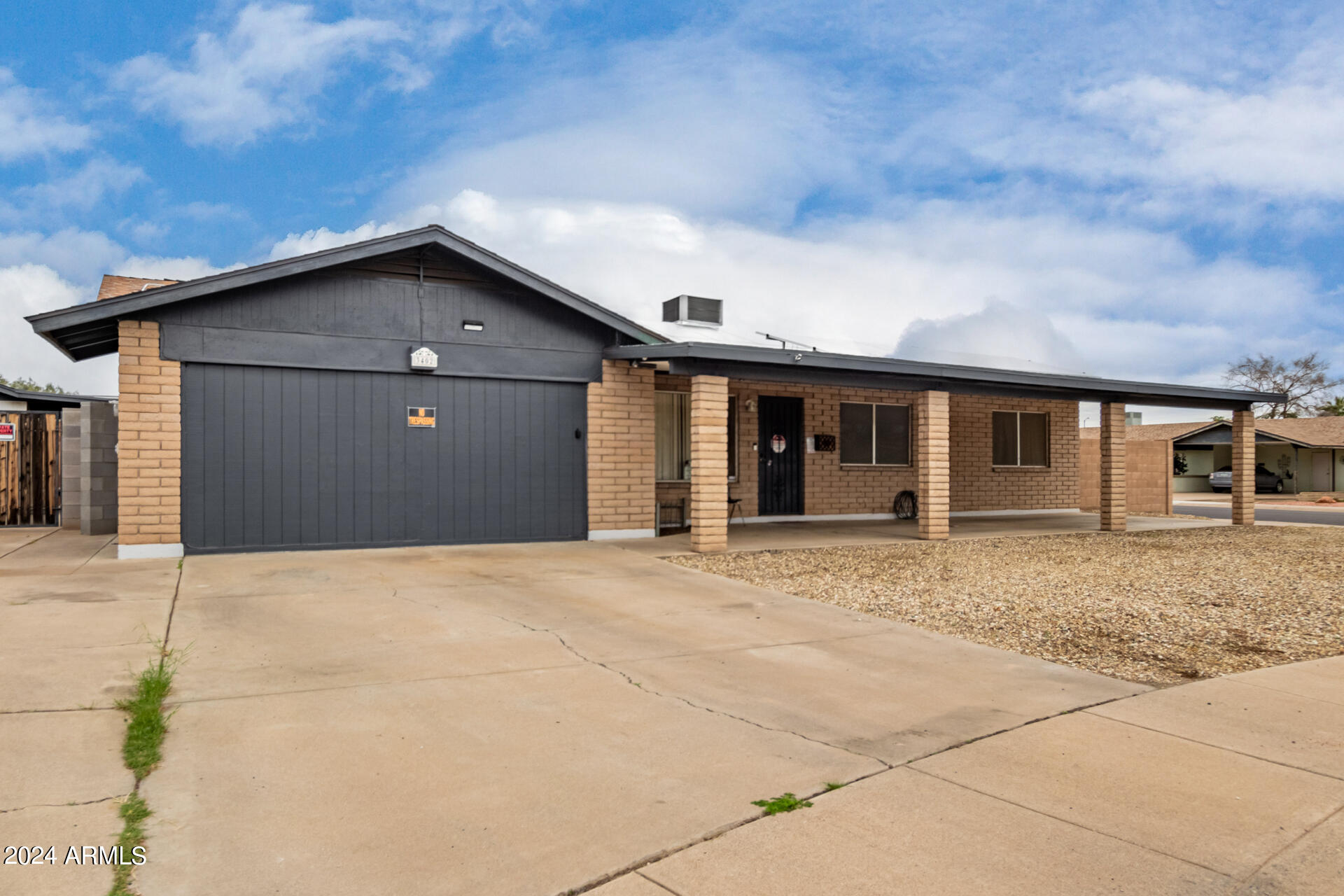 3402 W WILLOW Avenue