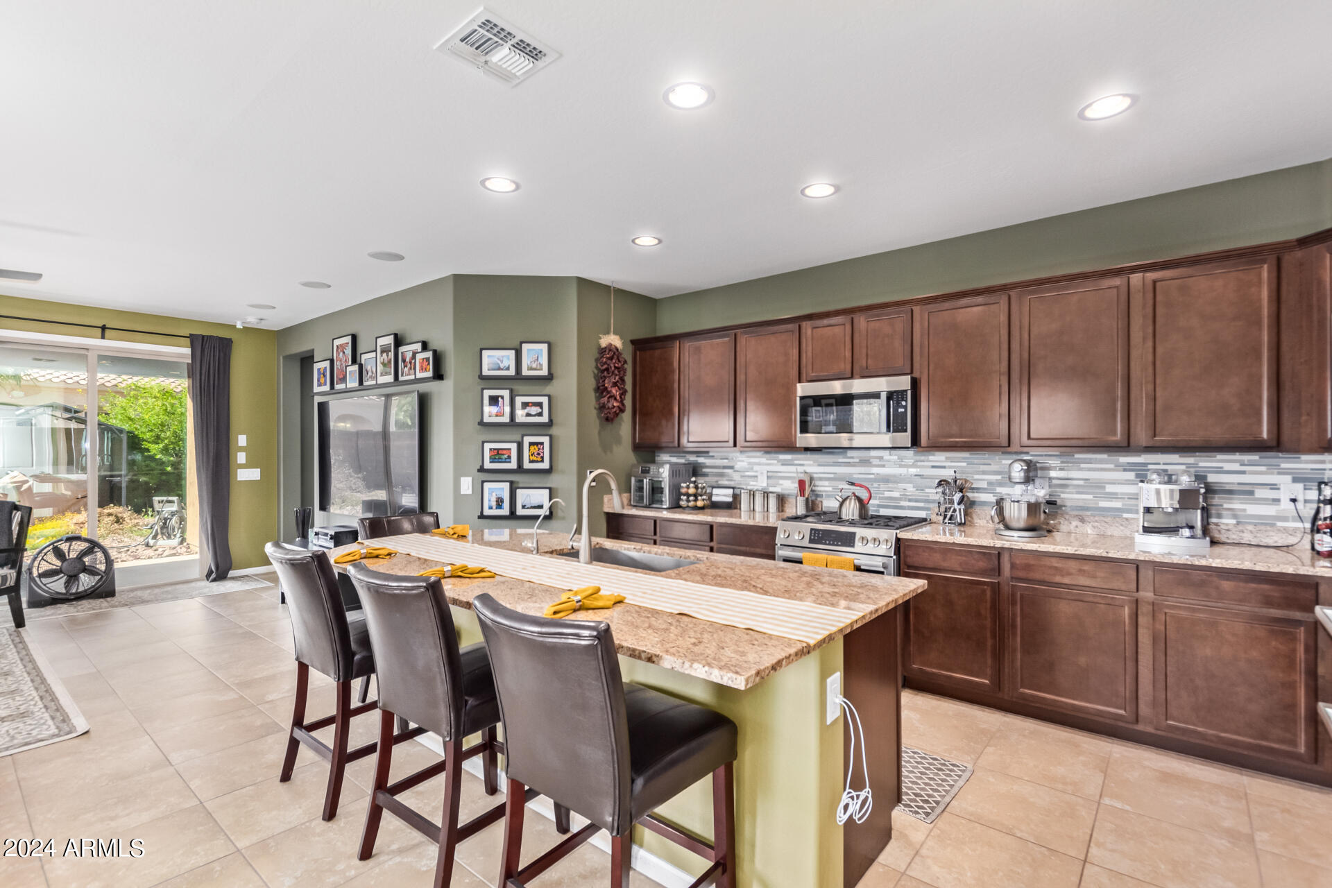 19872 W SHERMAN Street