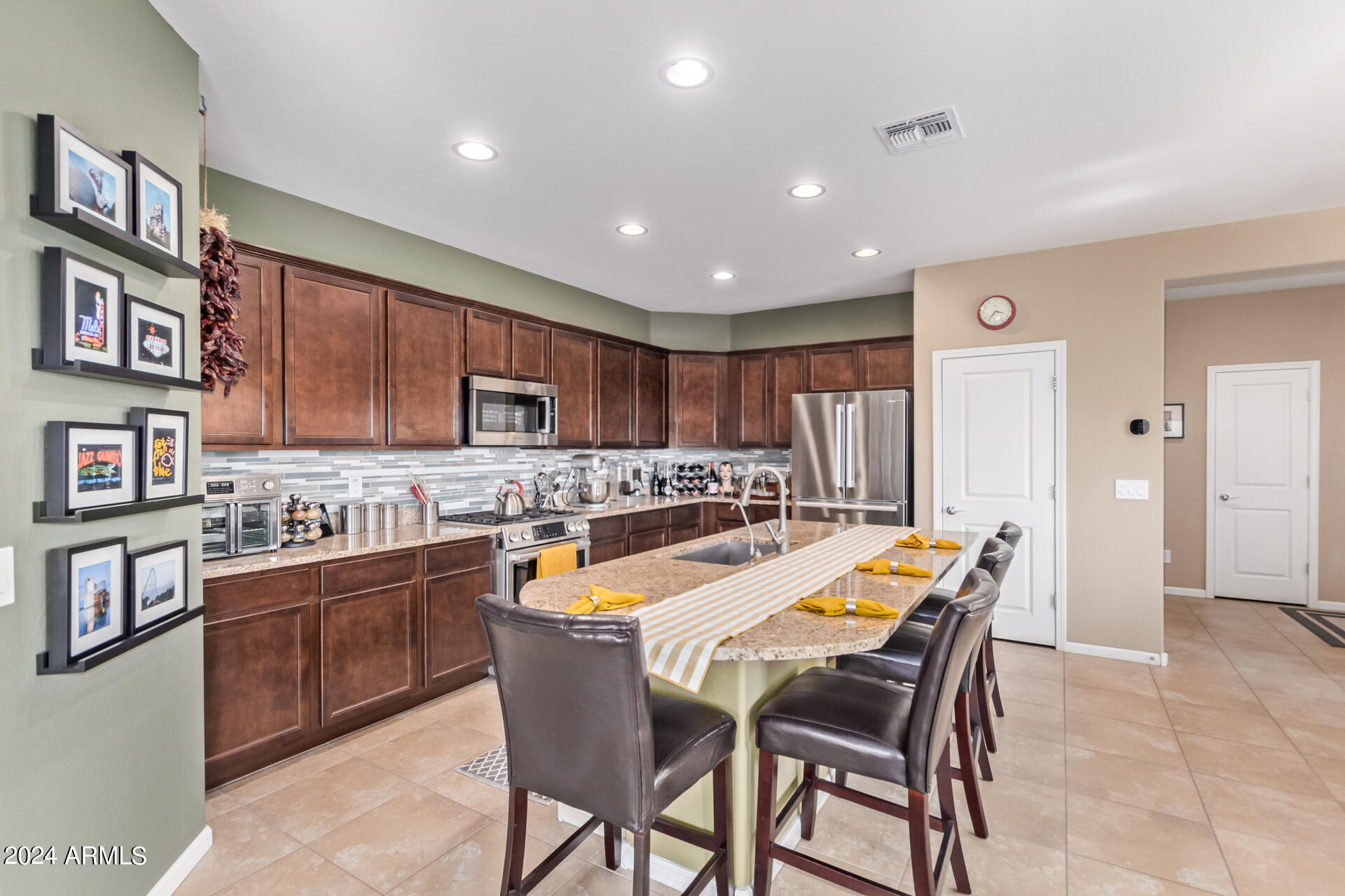 19872 W SHERMAN Street