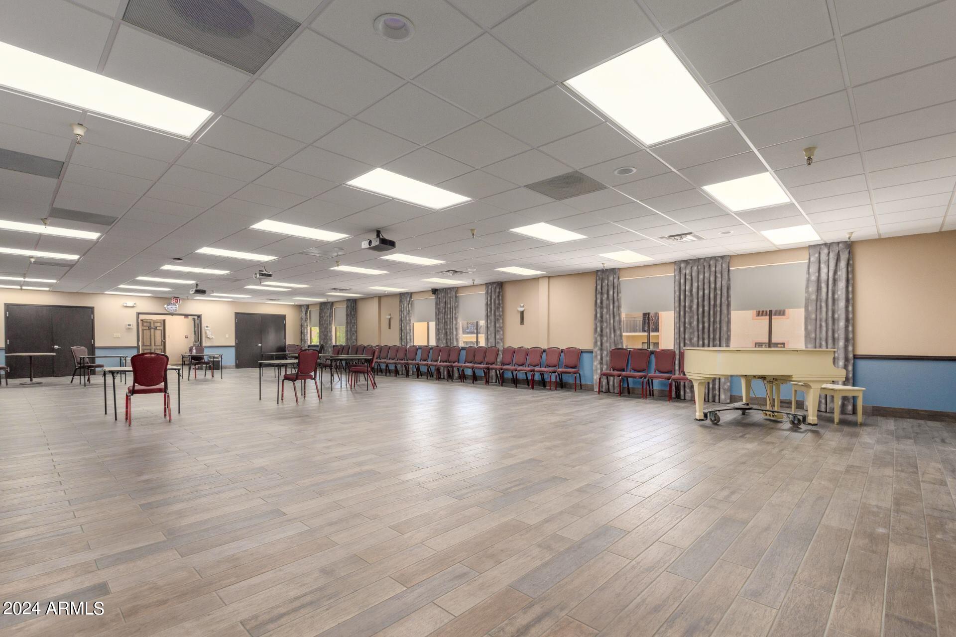 10330 W THUNDERBIRD Boulevard, C317