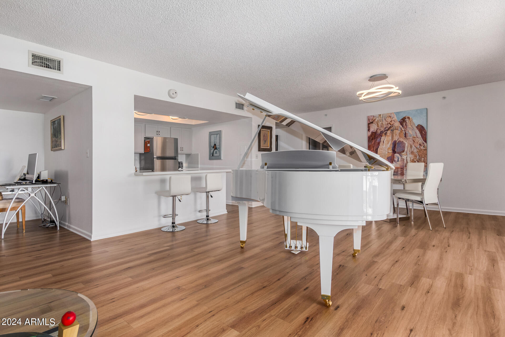 10330 W THUNDERBIRD Boulevard, C317