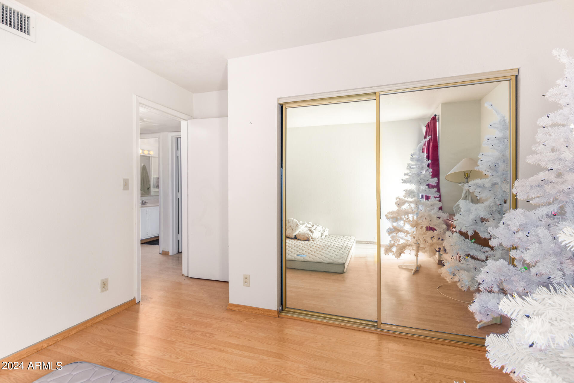 7921 E SAN MIGUEL Avenue, 3