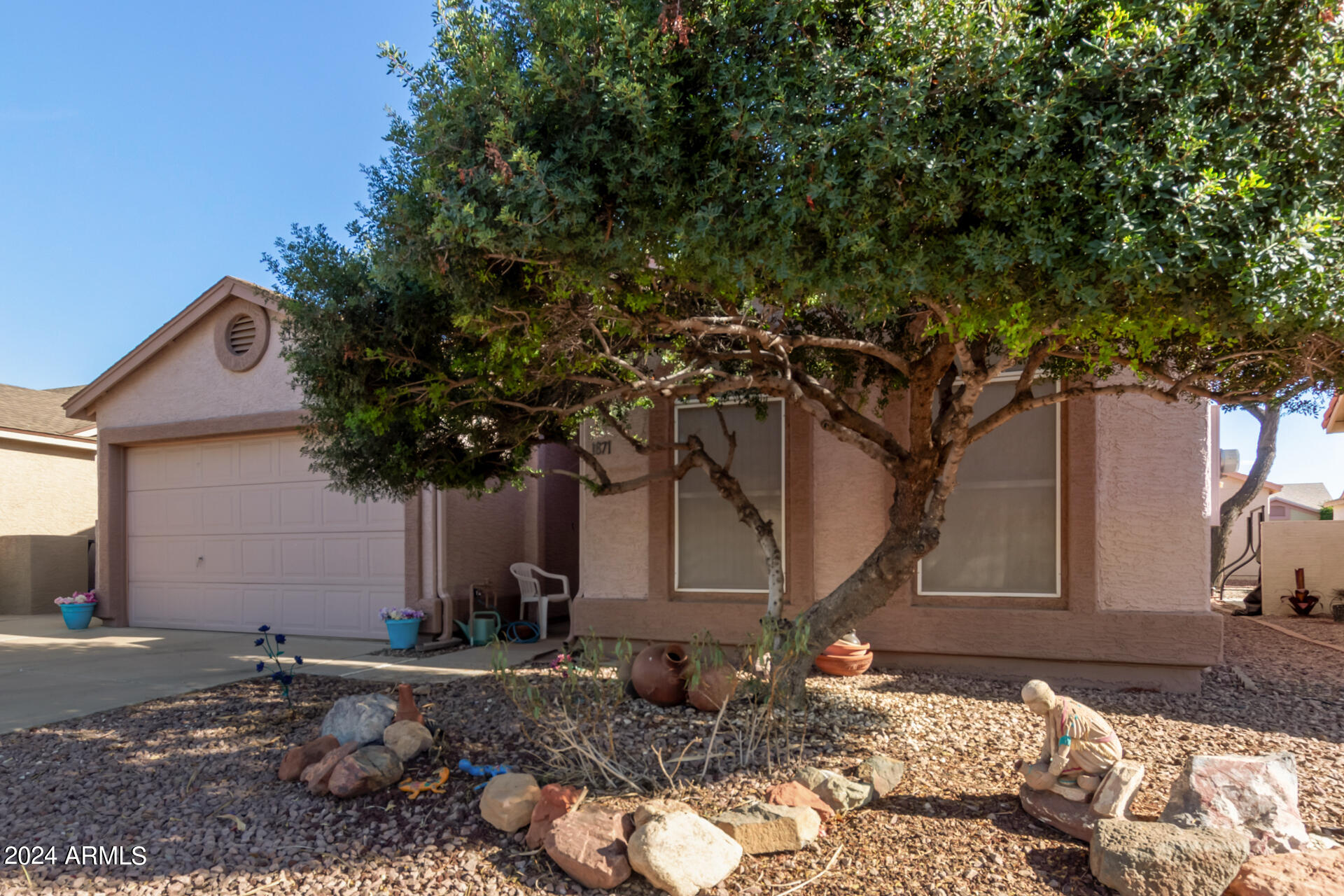 1871 E WESTCHESTER Drive