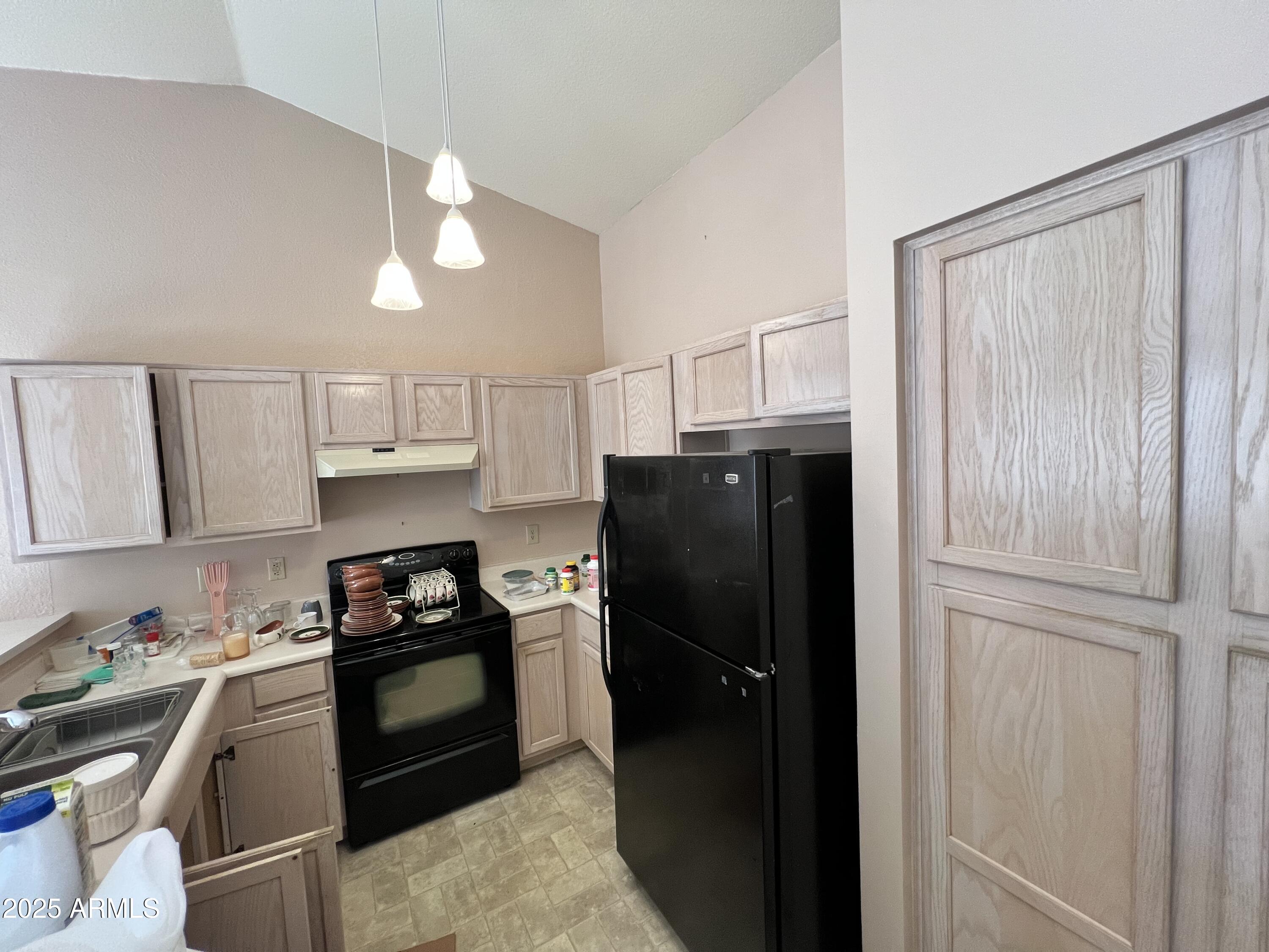 1871 E WESTCHESTER Drive