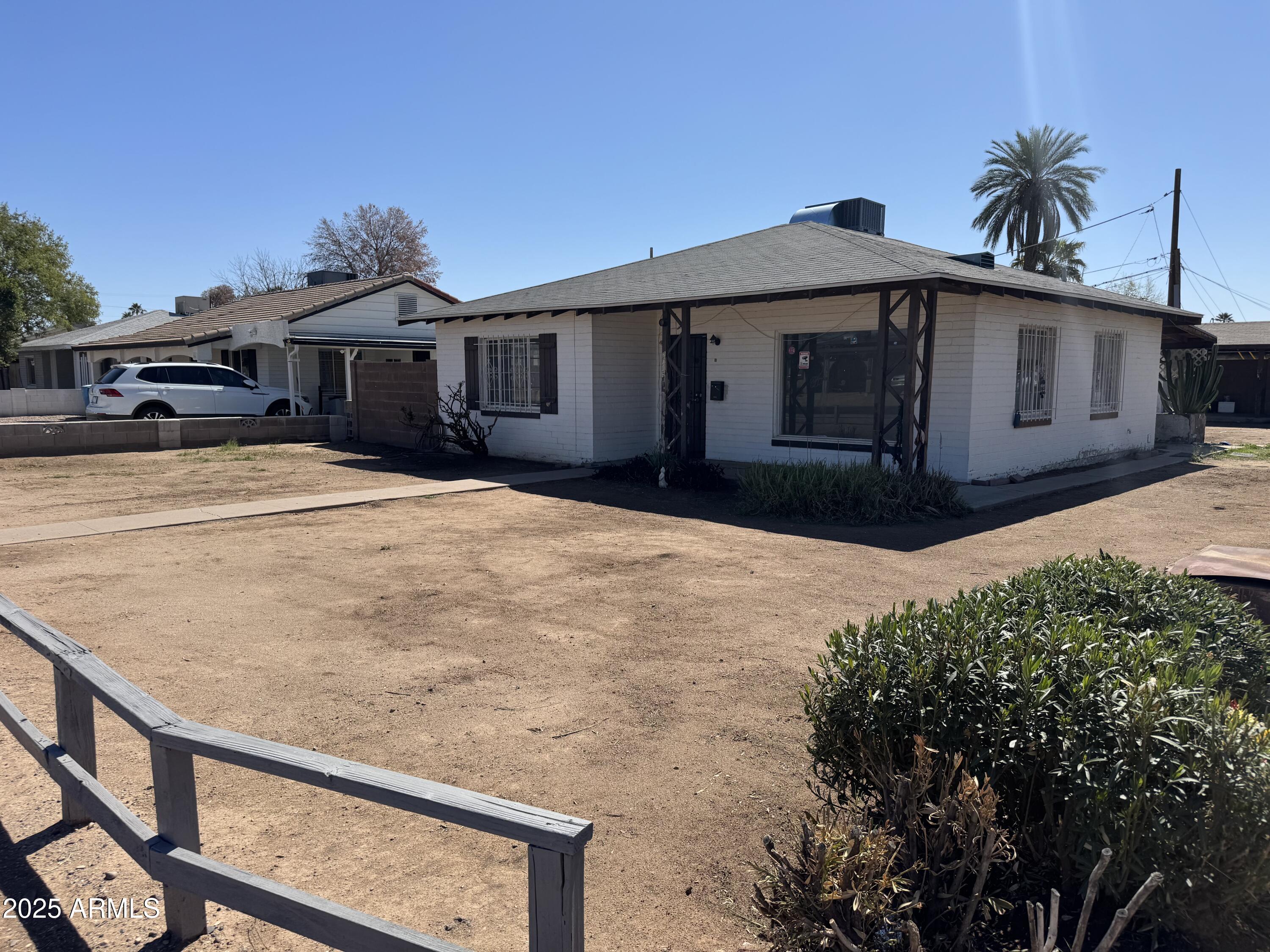 2045 W COLTER Street