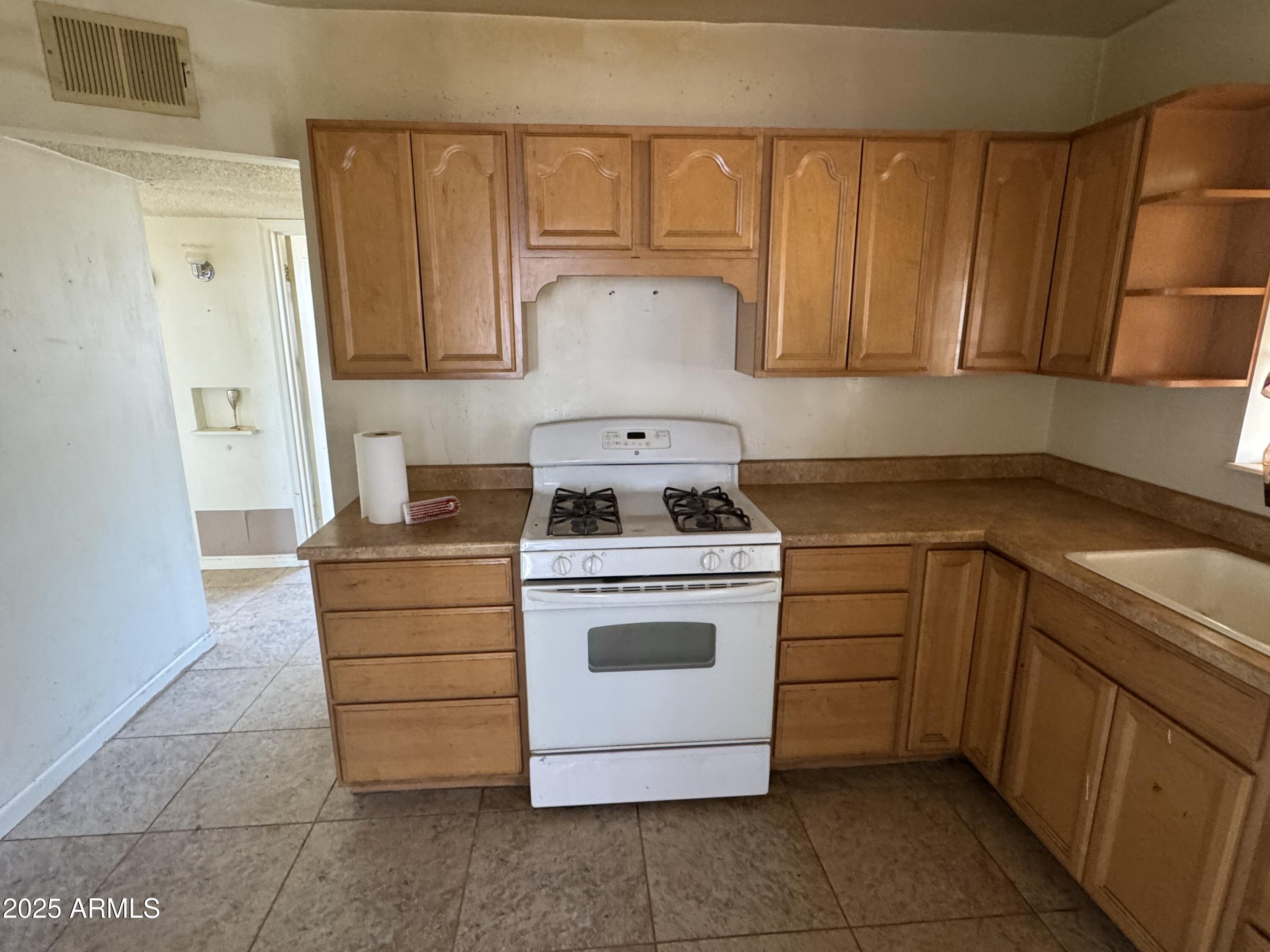 2045 W COLTER Street