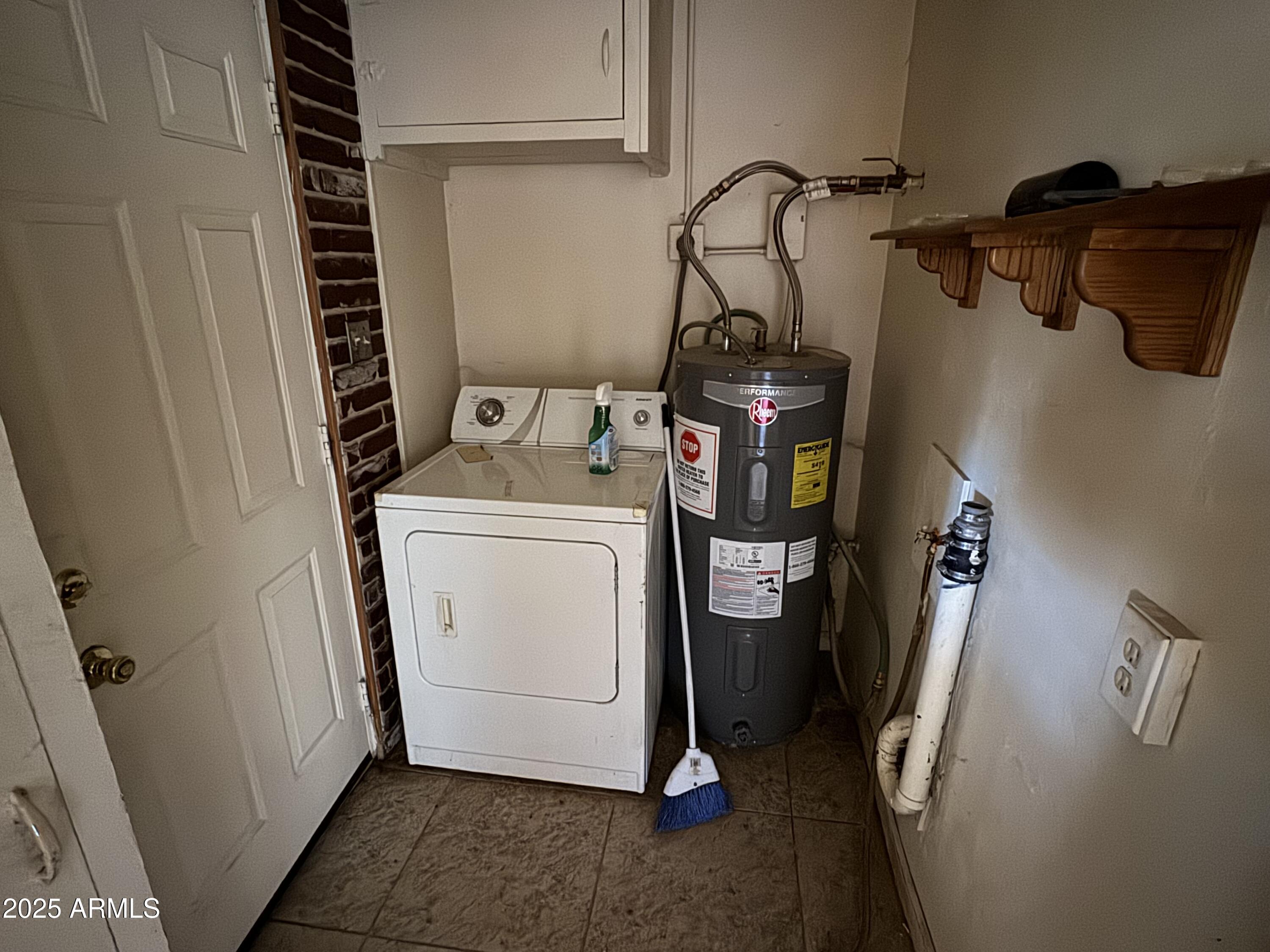 2045 W COLTER Street