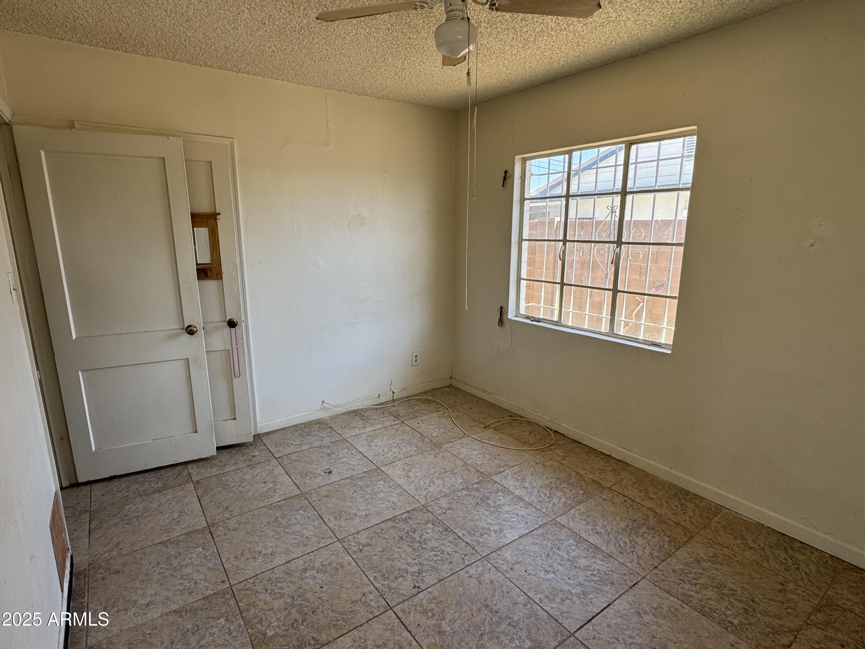 2045 W COLTER Street