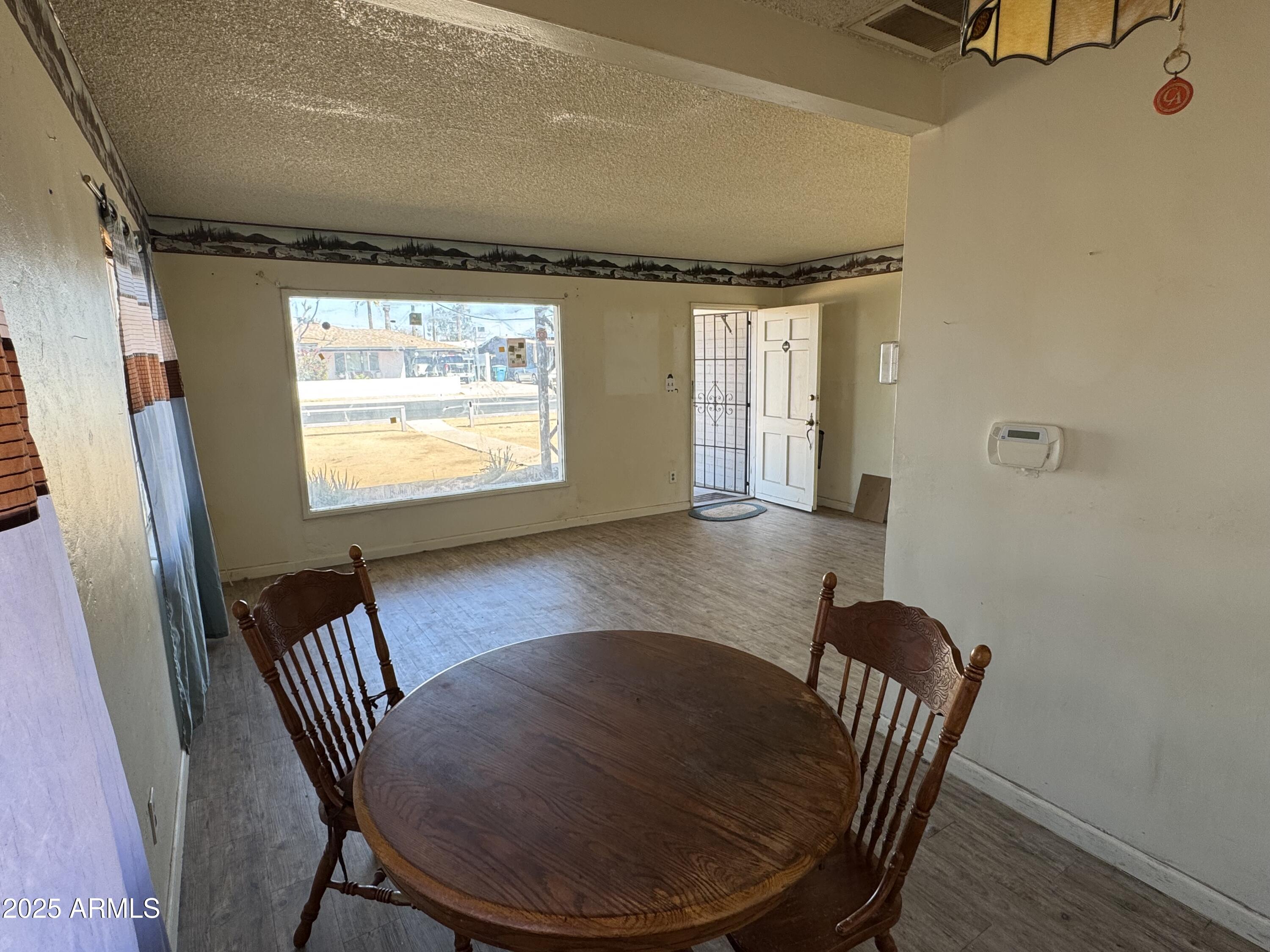 2045 W COLTER Street