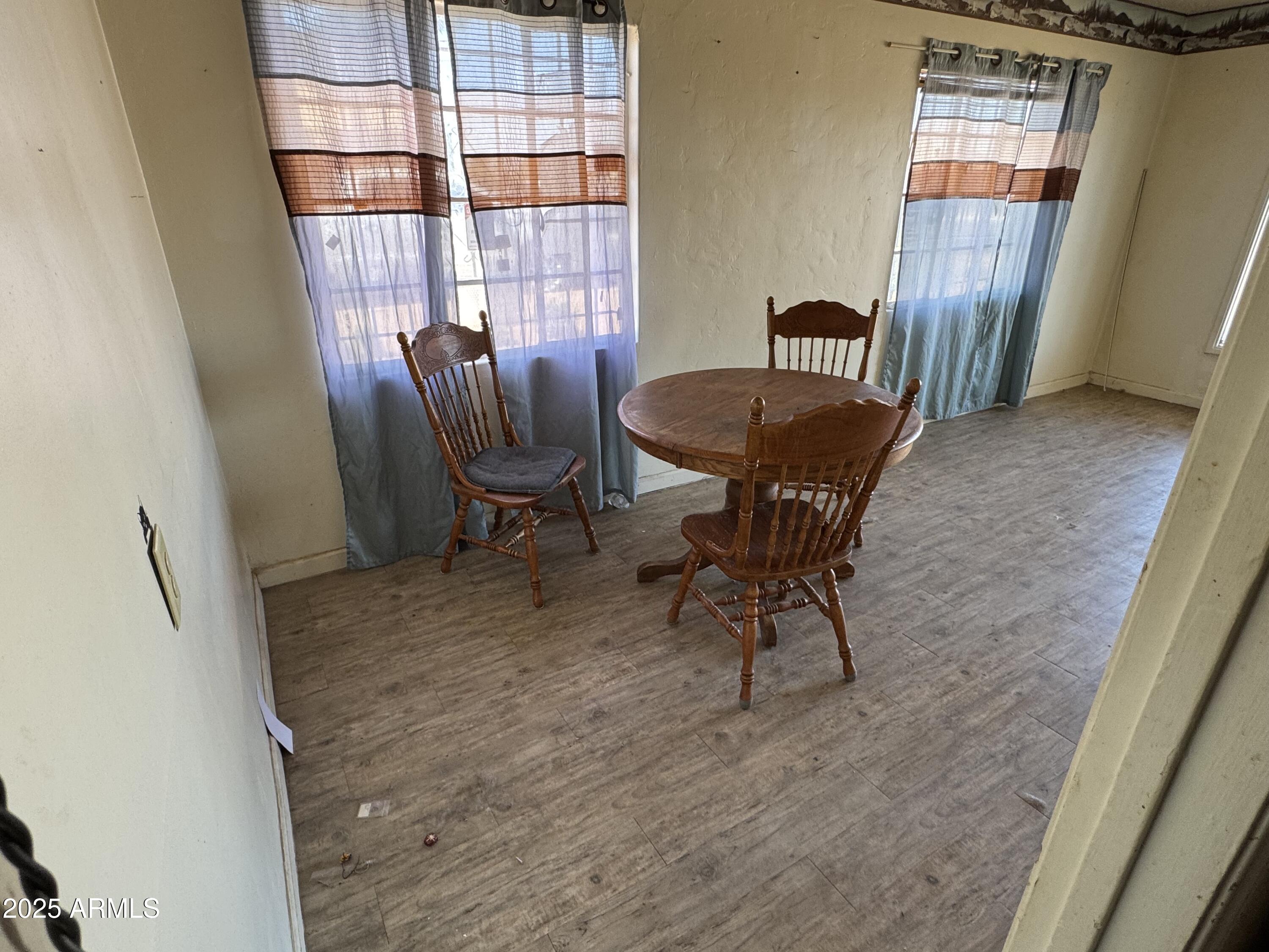 2045 W COLTER Street