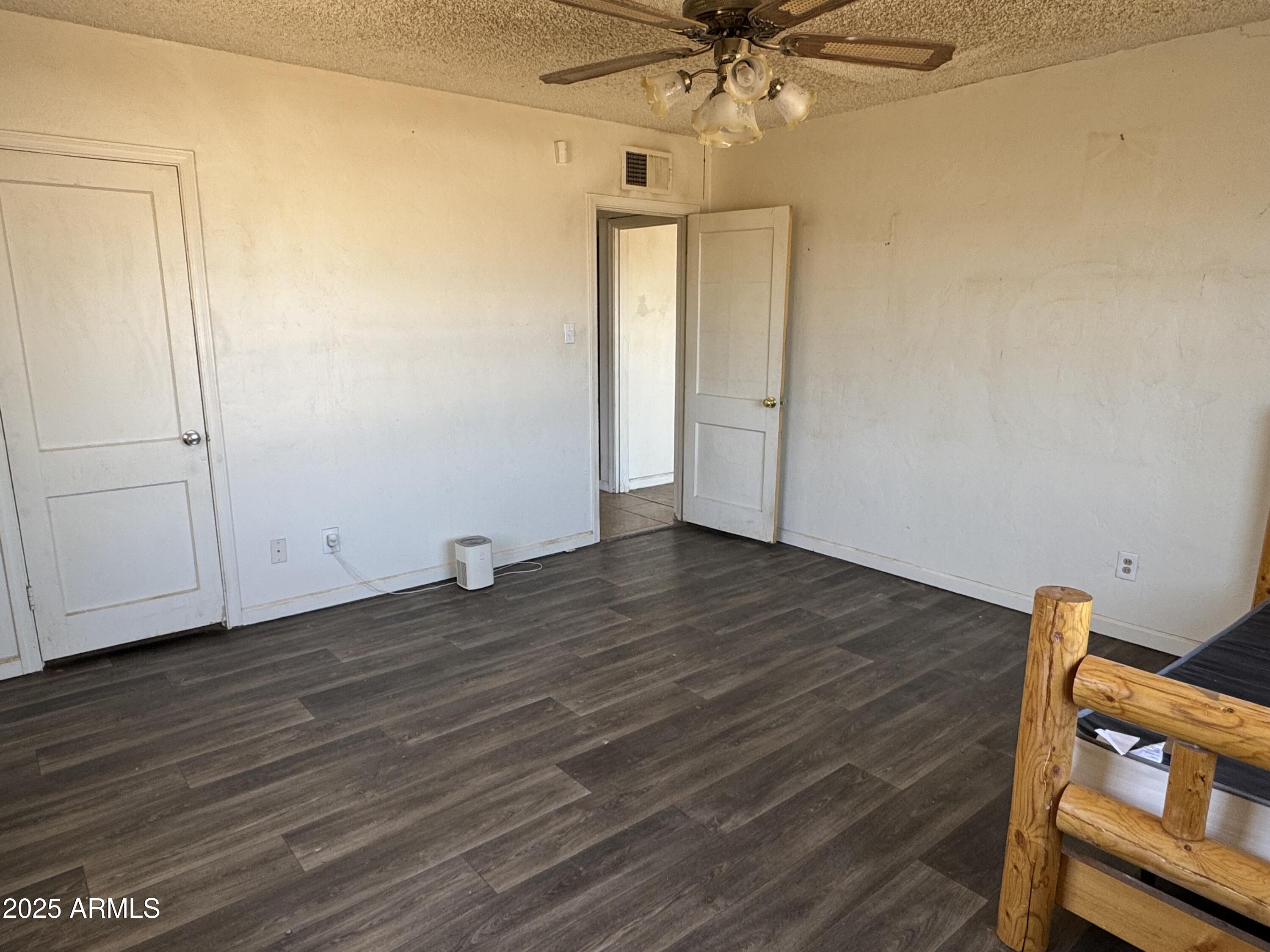 2045 W COLTER Street