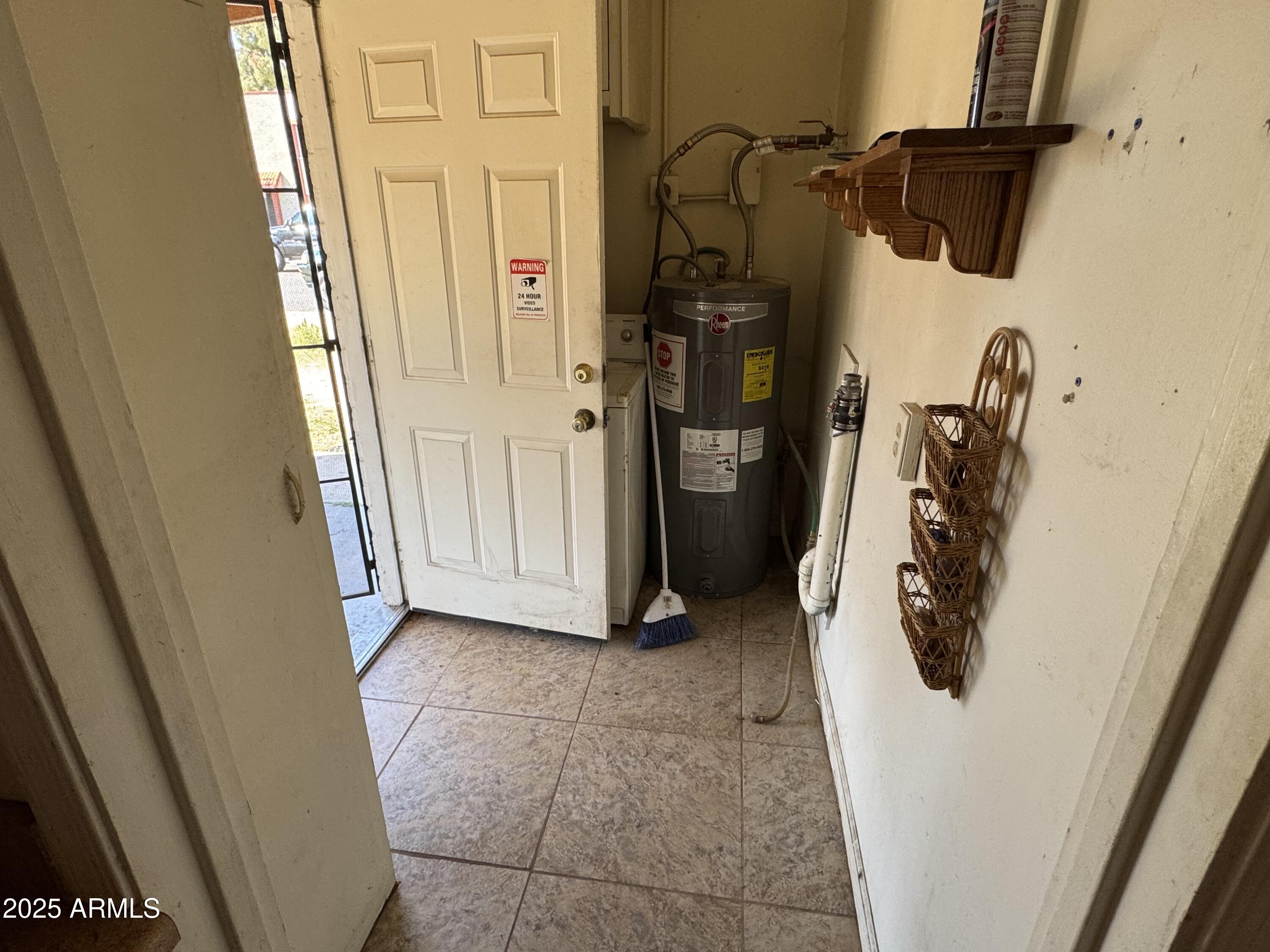 2045 W COLTER Street