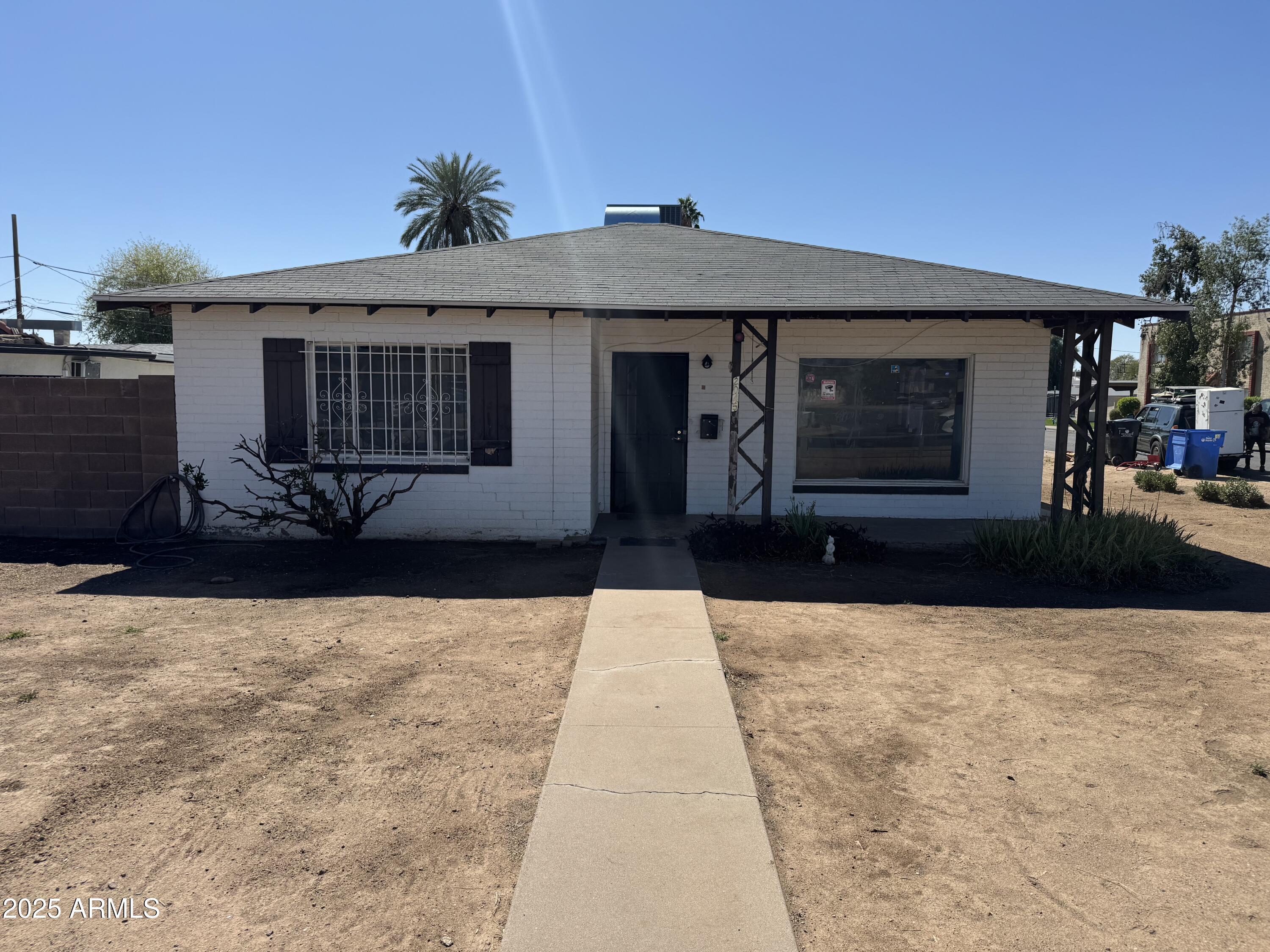 2045 W COLTER Street