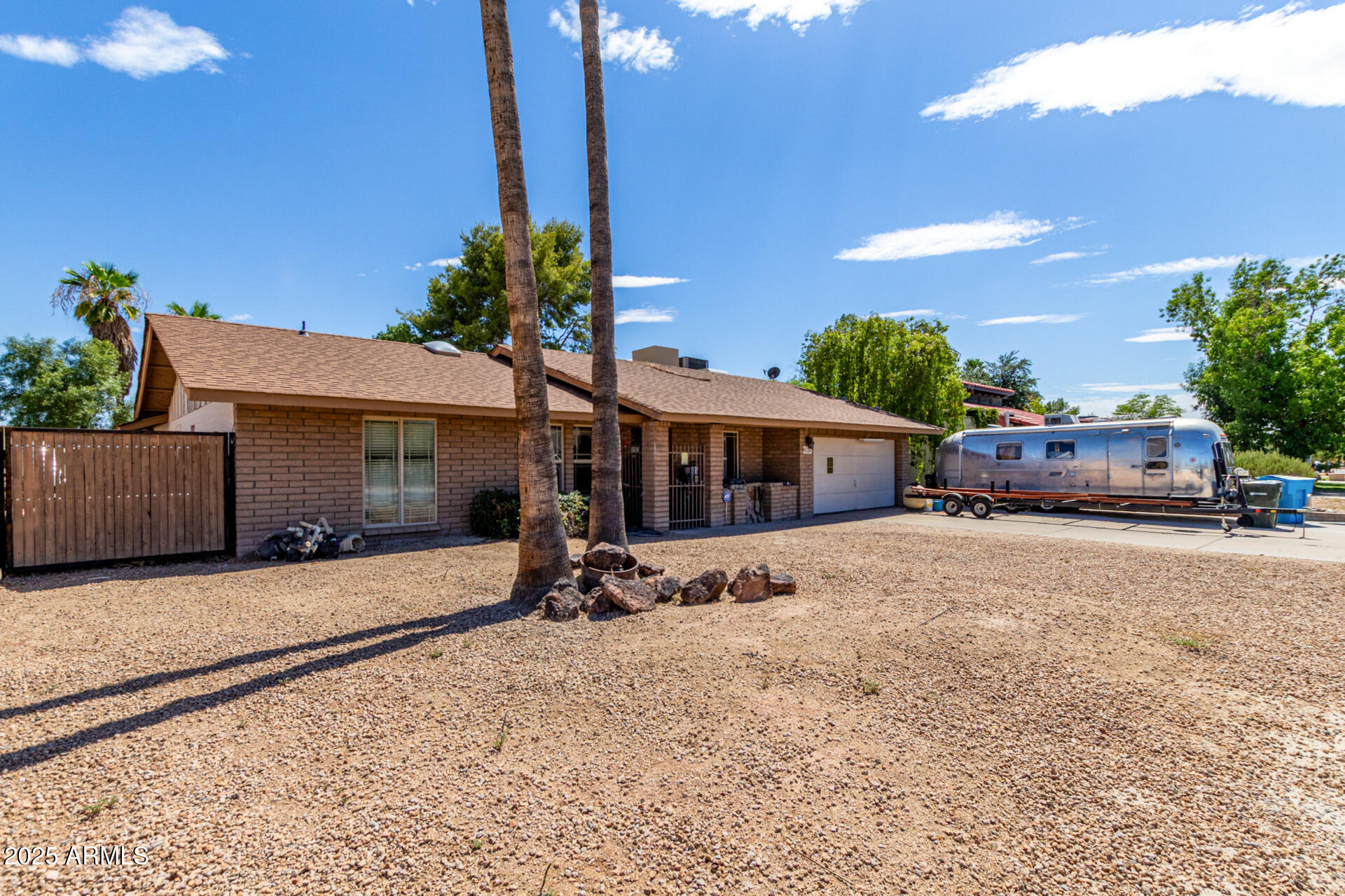 3915 W VOLTAIRE Avenue