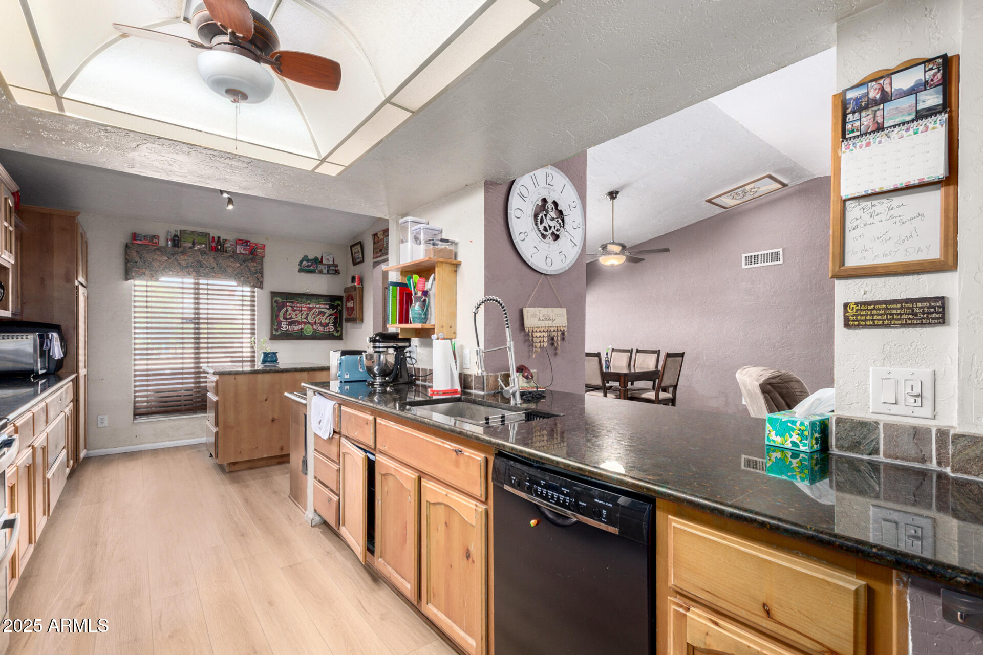 3915 W VOLTAIRE Avenue