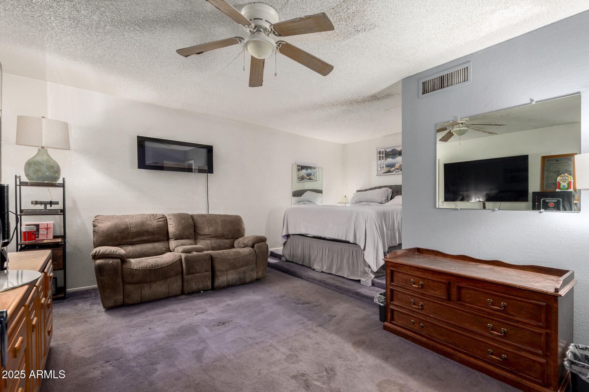 3915 W VOLTAIRE Avenue