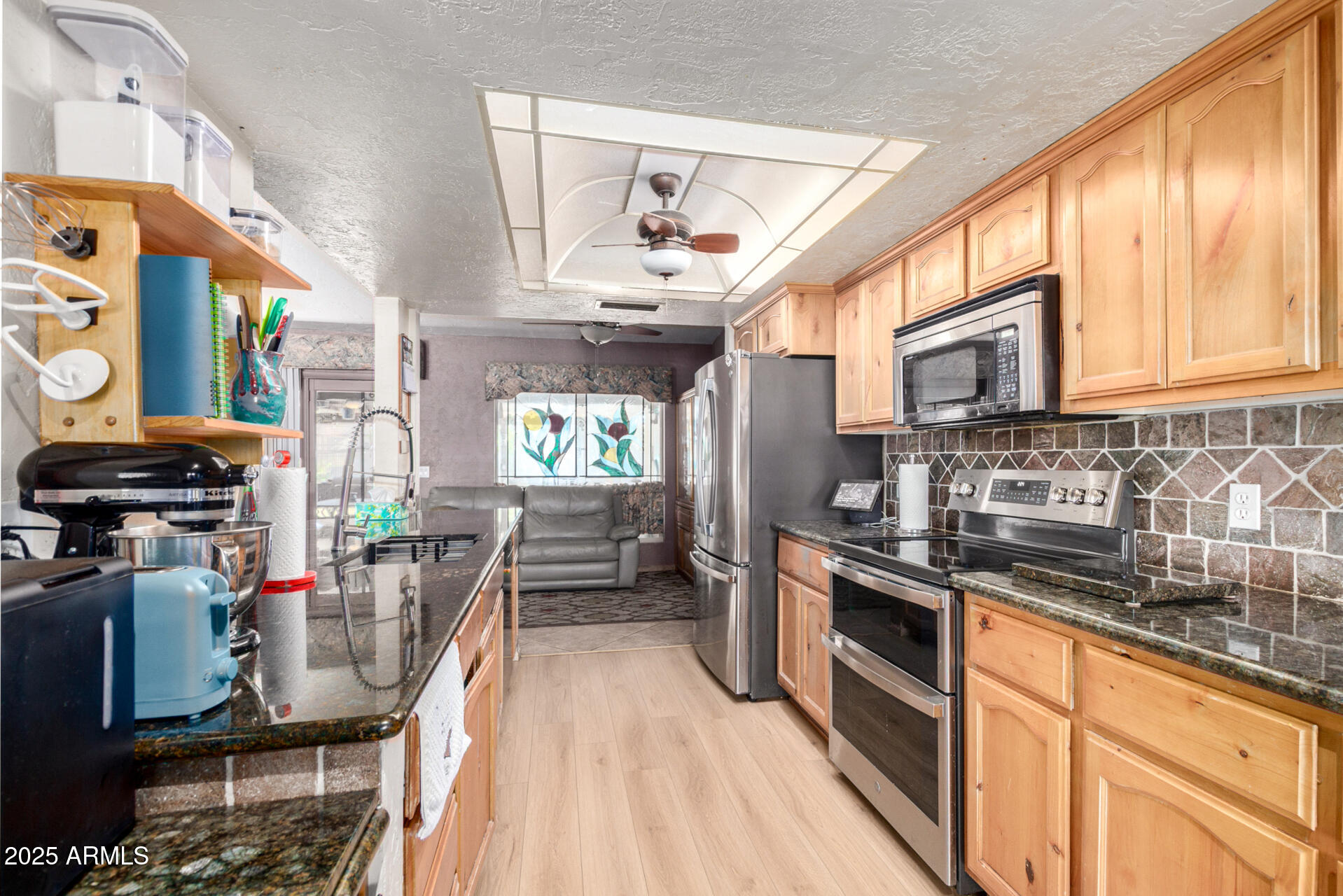 3915 W VOLTAIRE Avenue