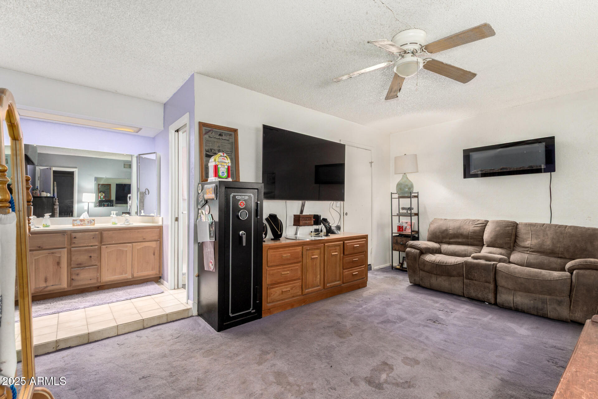 3915 W VOLTAIRE Avenue