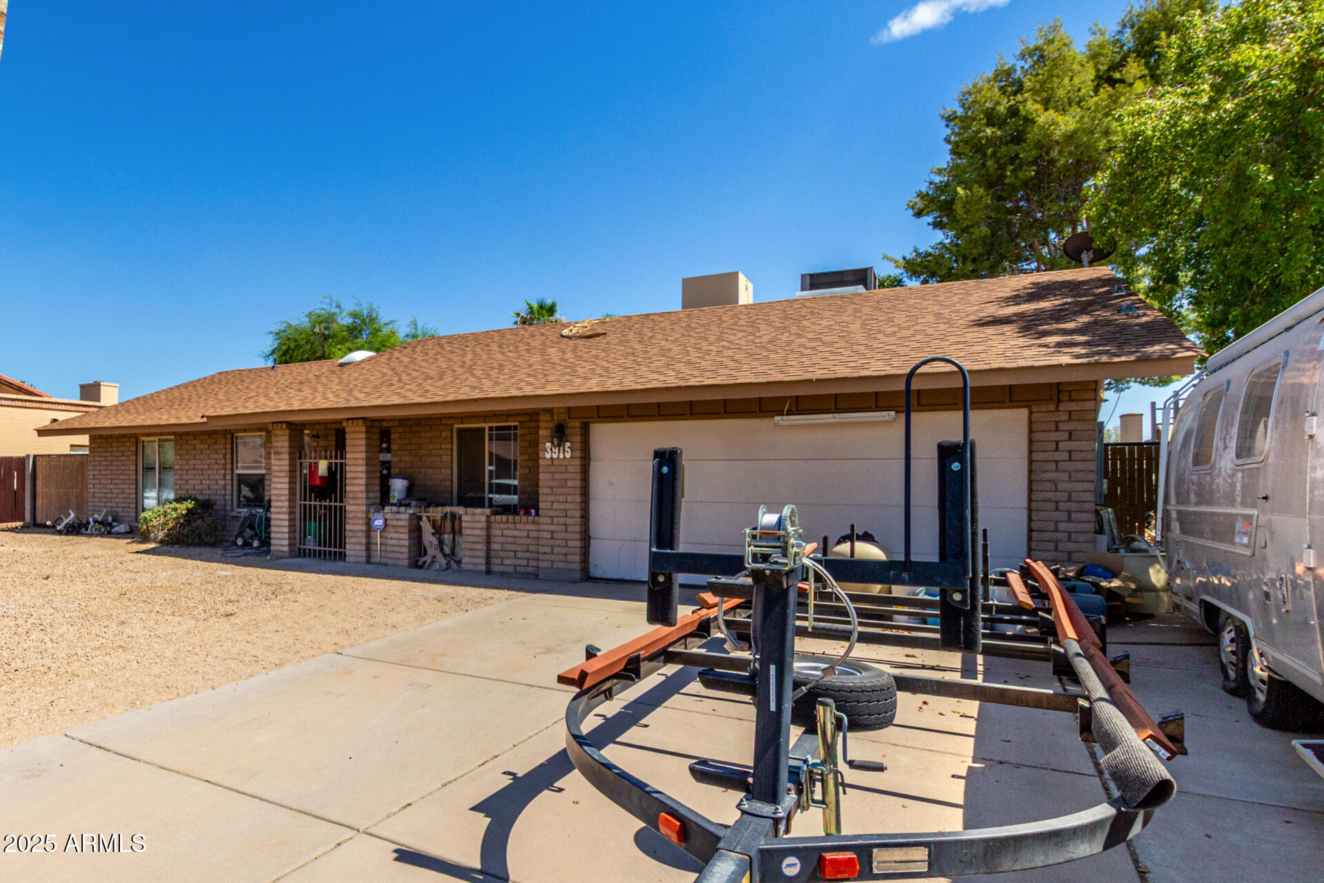 3915 W VOLTAIRE Avenue