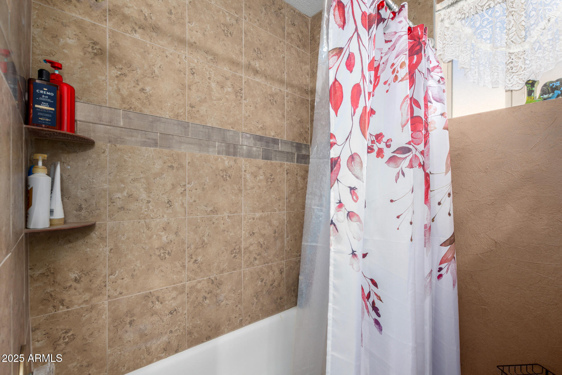 3915 W VOLTAIRE Avenue