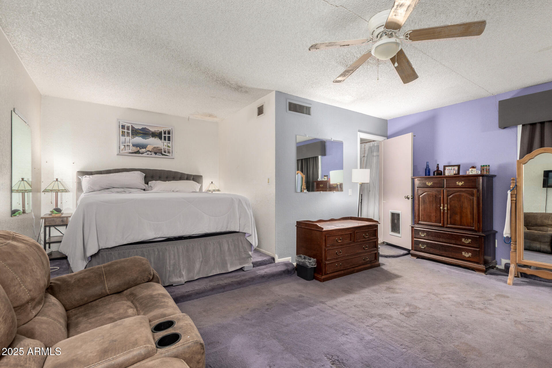 3915 W VOLTAIRE Avenue