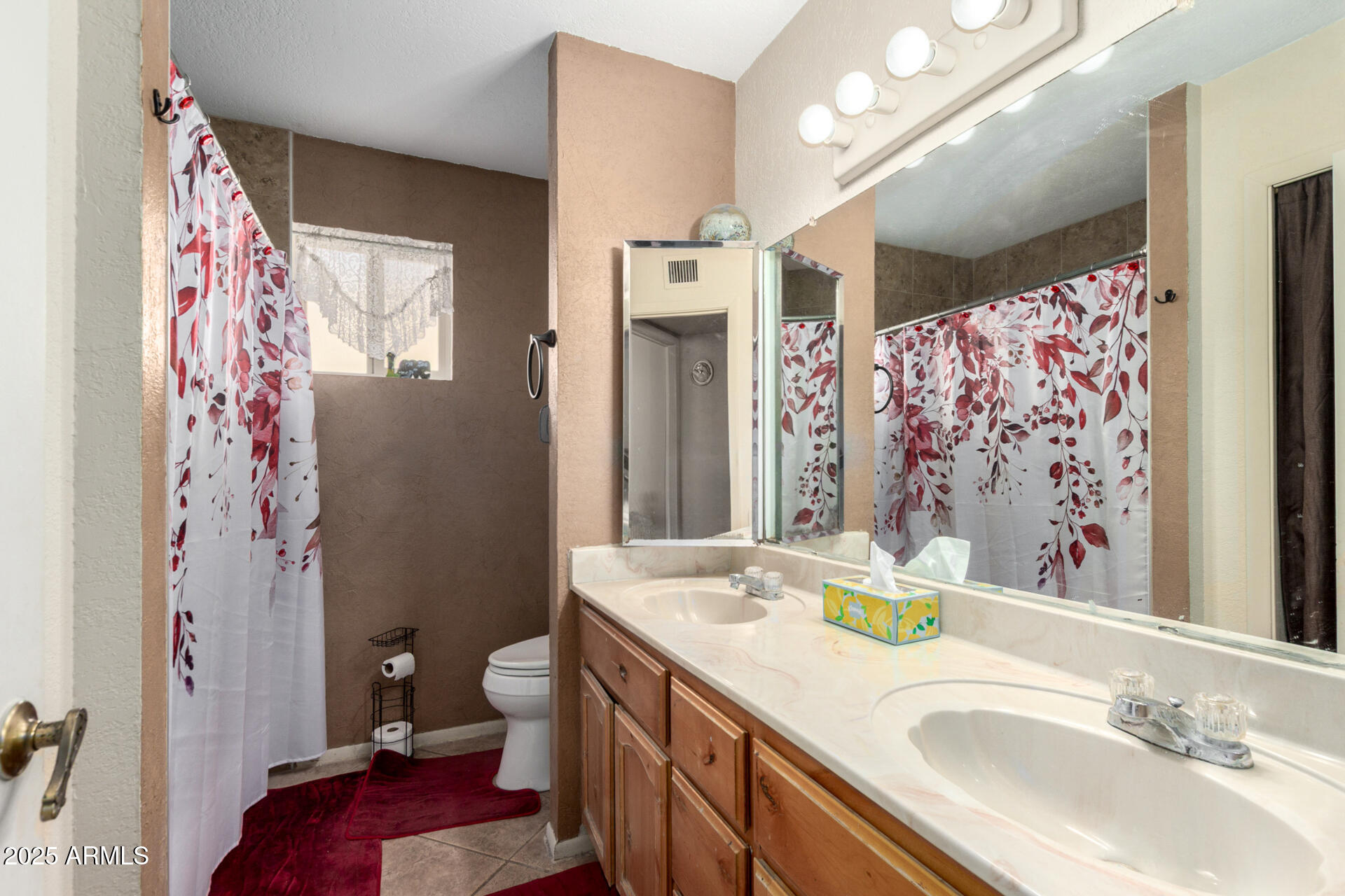 3915 W VOLTAIRE Avenue