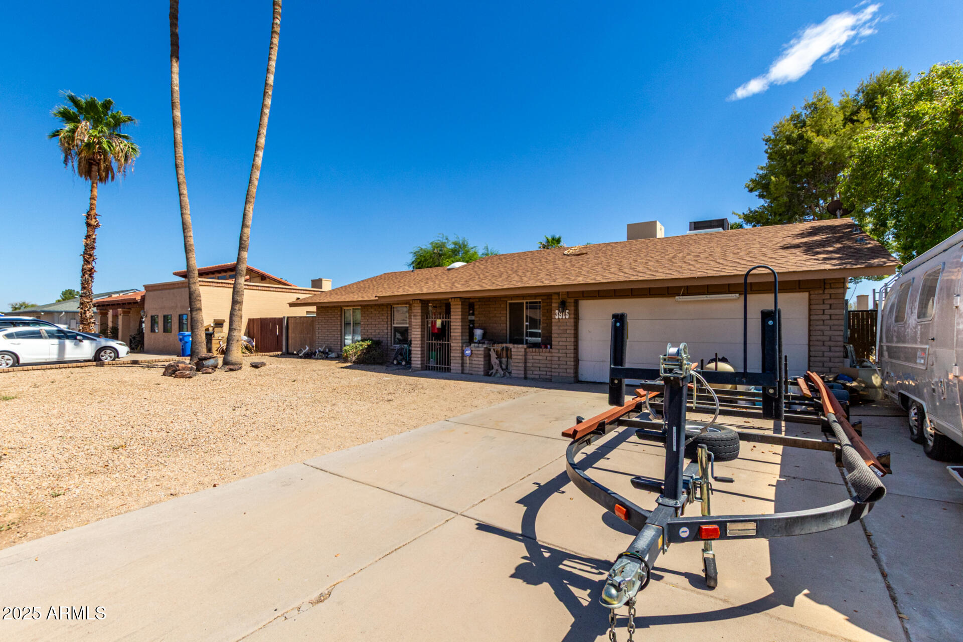 3915 W VOLTAIRE Avenue