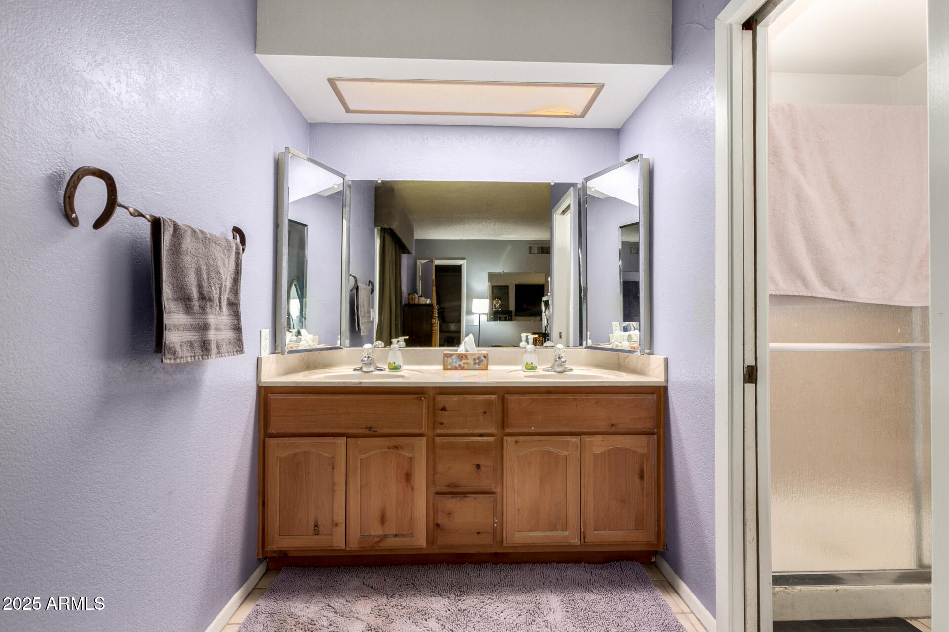 3915 W VOLTAIRE Avenue