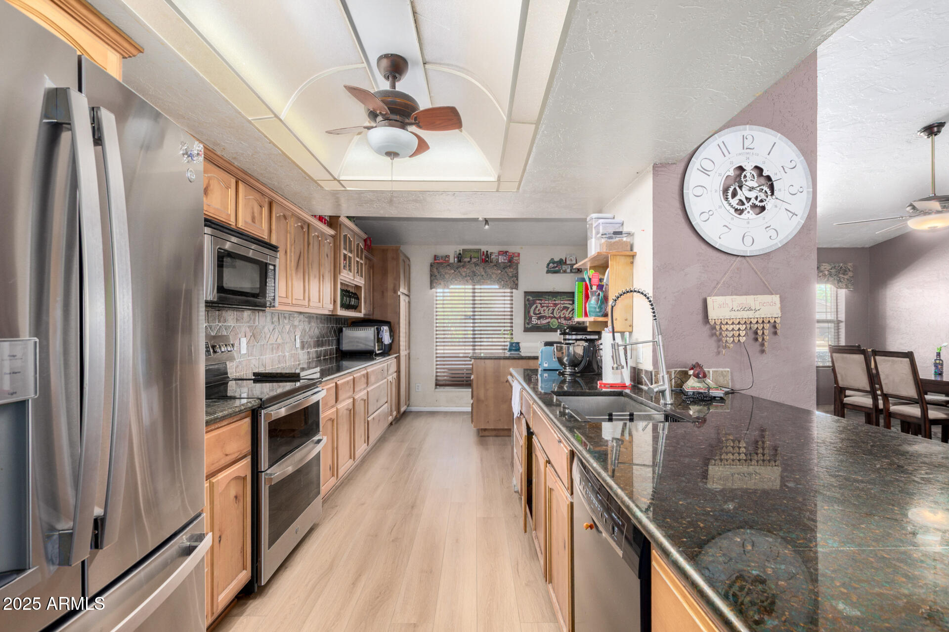 3915 W VOLTAIRE Avenue