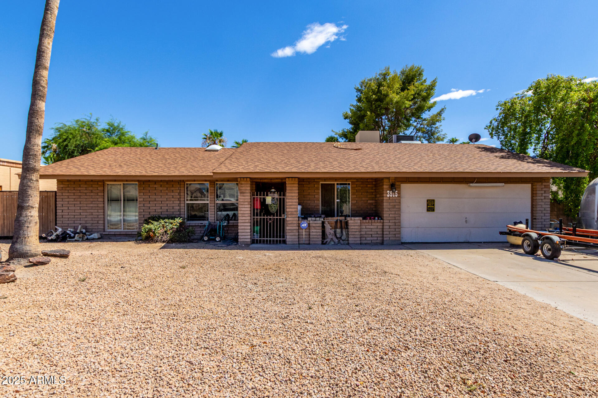 3915 W VOLTAIRE Avenue